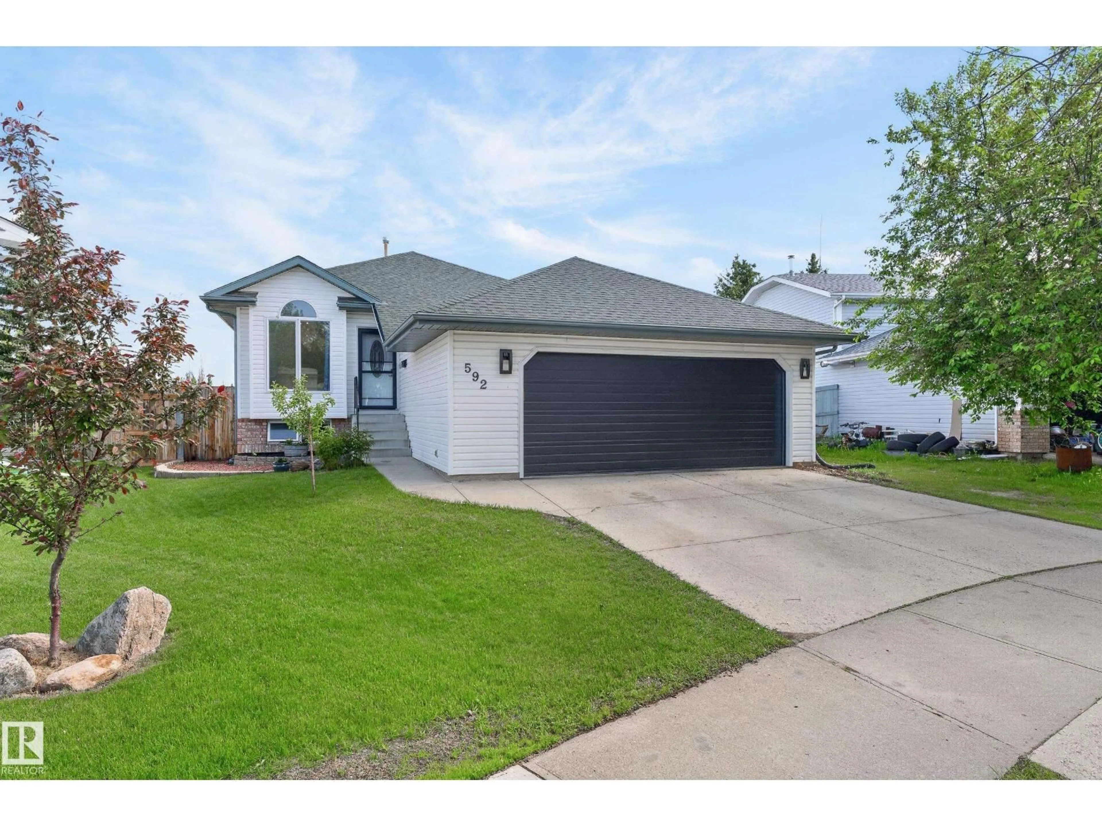 Home with vinyl exterior material, street for 592 RAINBOW CR, Sherwood Park Alberta T8A5N6