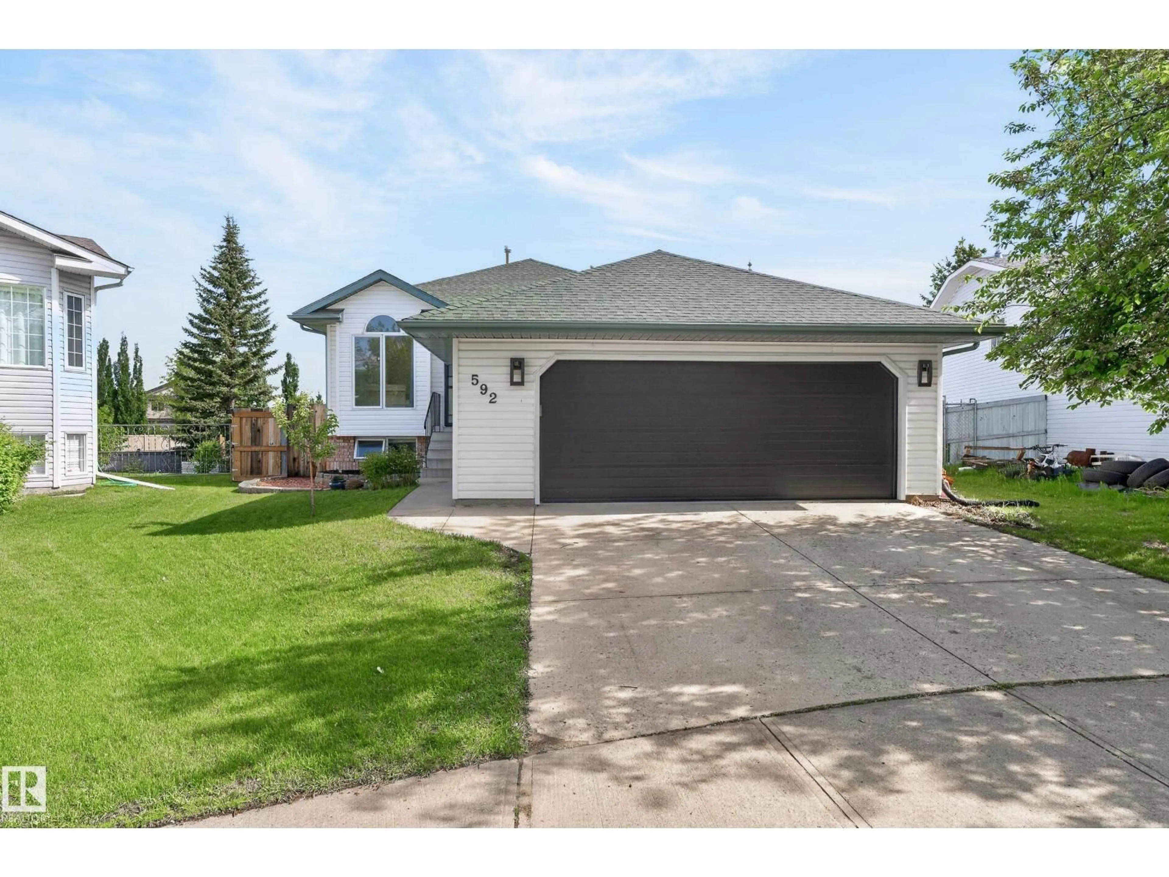 Home with vinyl exterior material, street for 592 RAINBOW CR, Sherwood Park Alberta T8A5N6