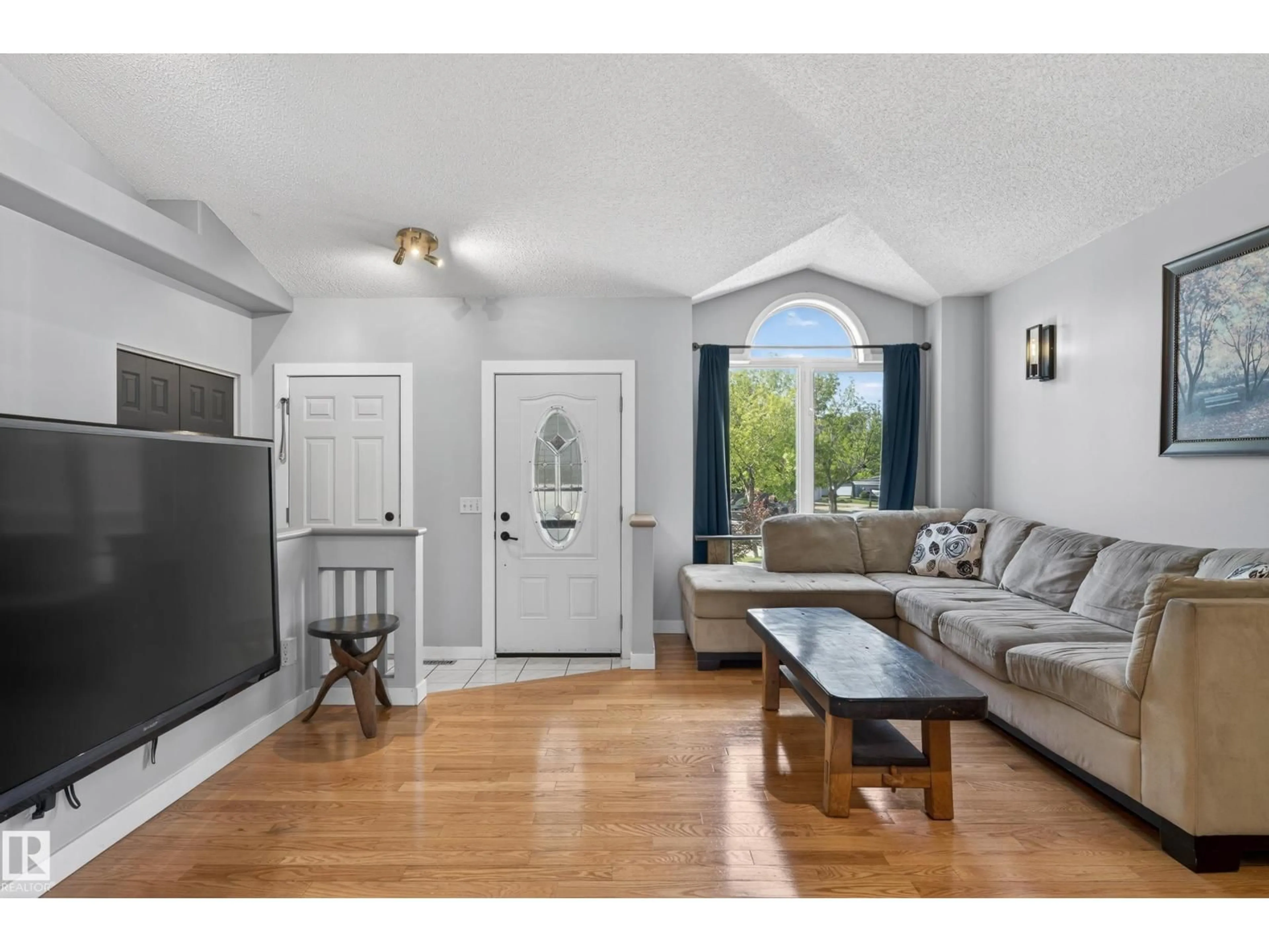 Living room with furniture, unknown for 592 RAINBOW CR, Sherwood Park Alberta T8A5N6