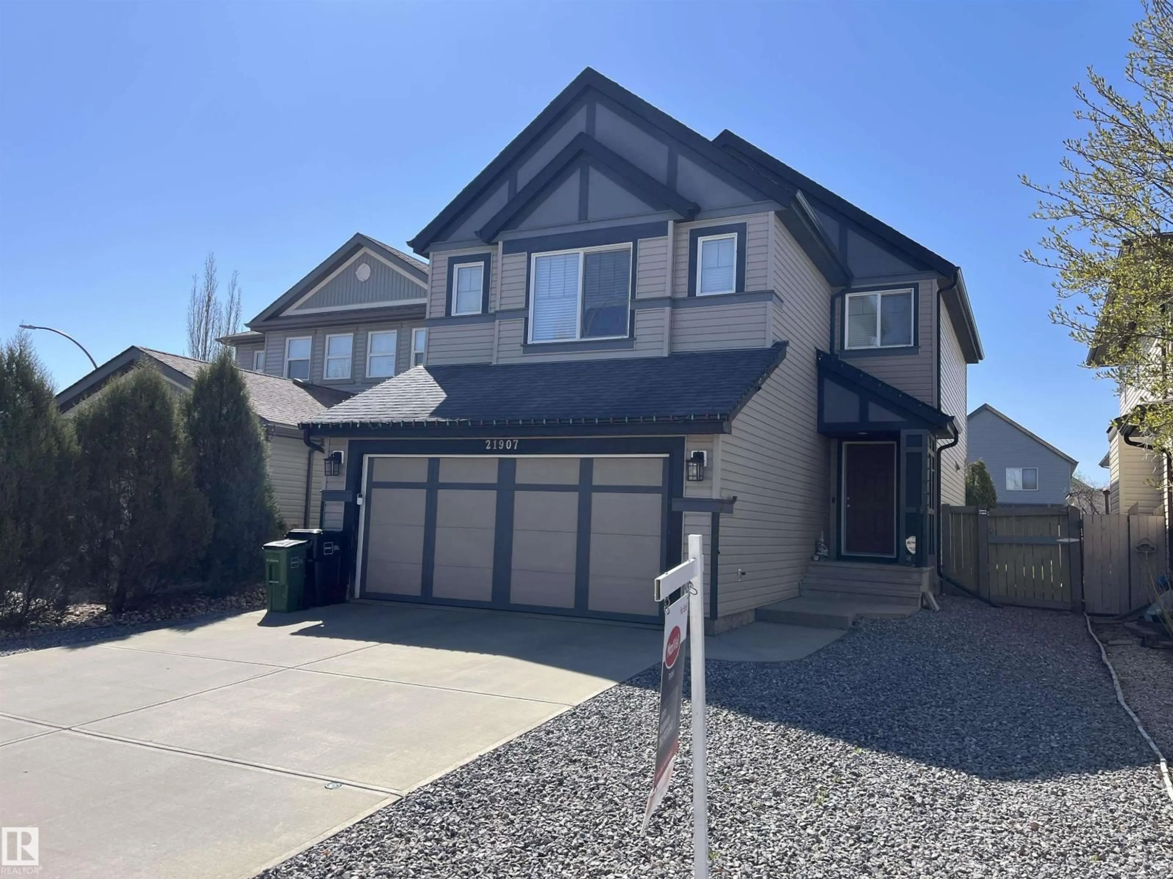 Home with vinyl exterior material, street for 21907 95 AV, Edmonton Alberta T5T1N2