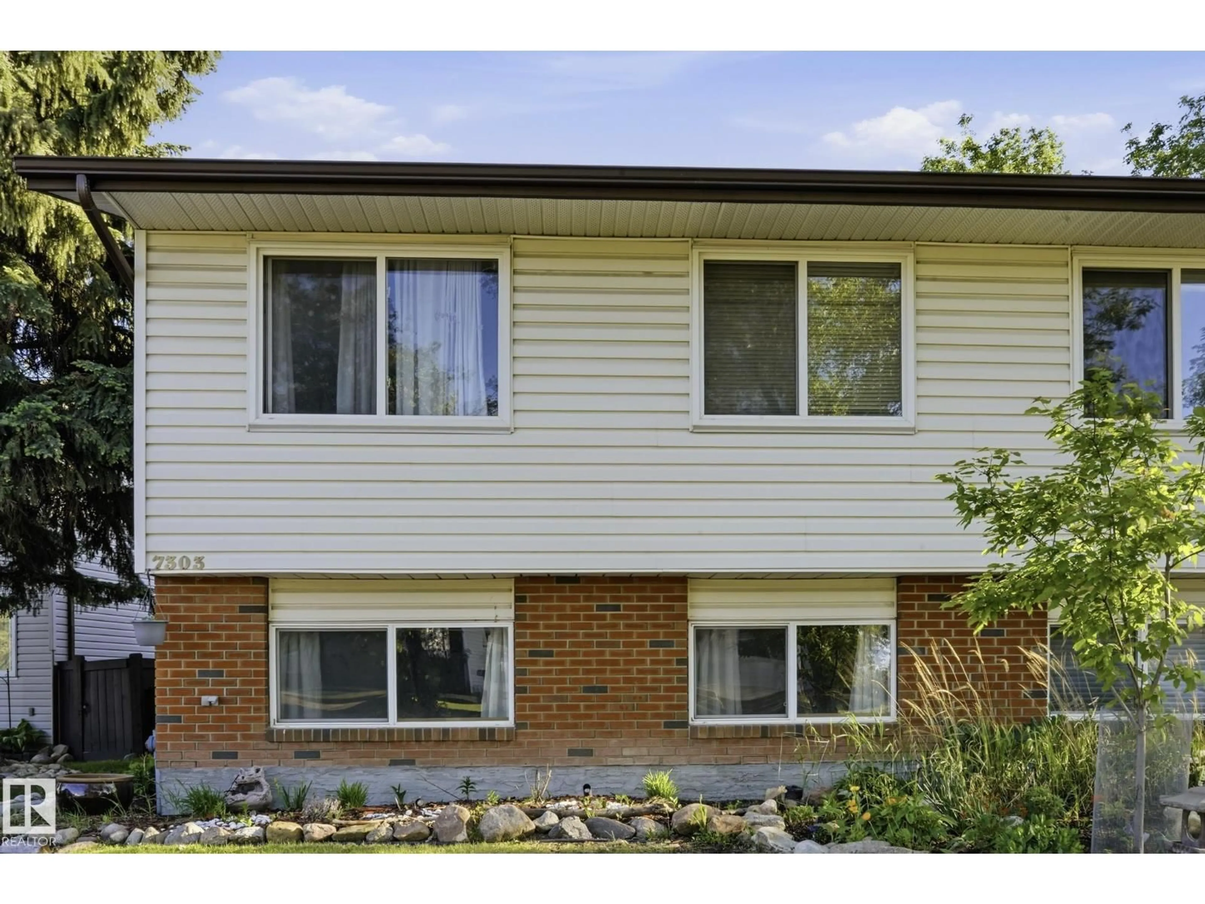 Home with vinyl exterior material, street for NW - 7303 180 ST, Edmonton Alberta T5T2T1