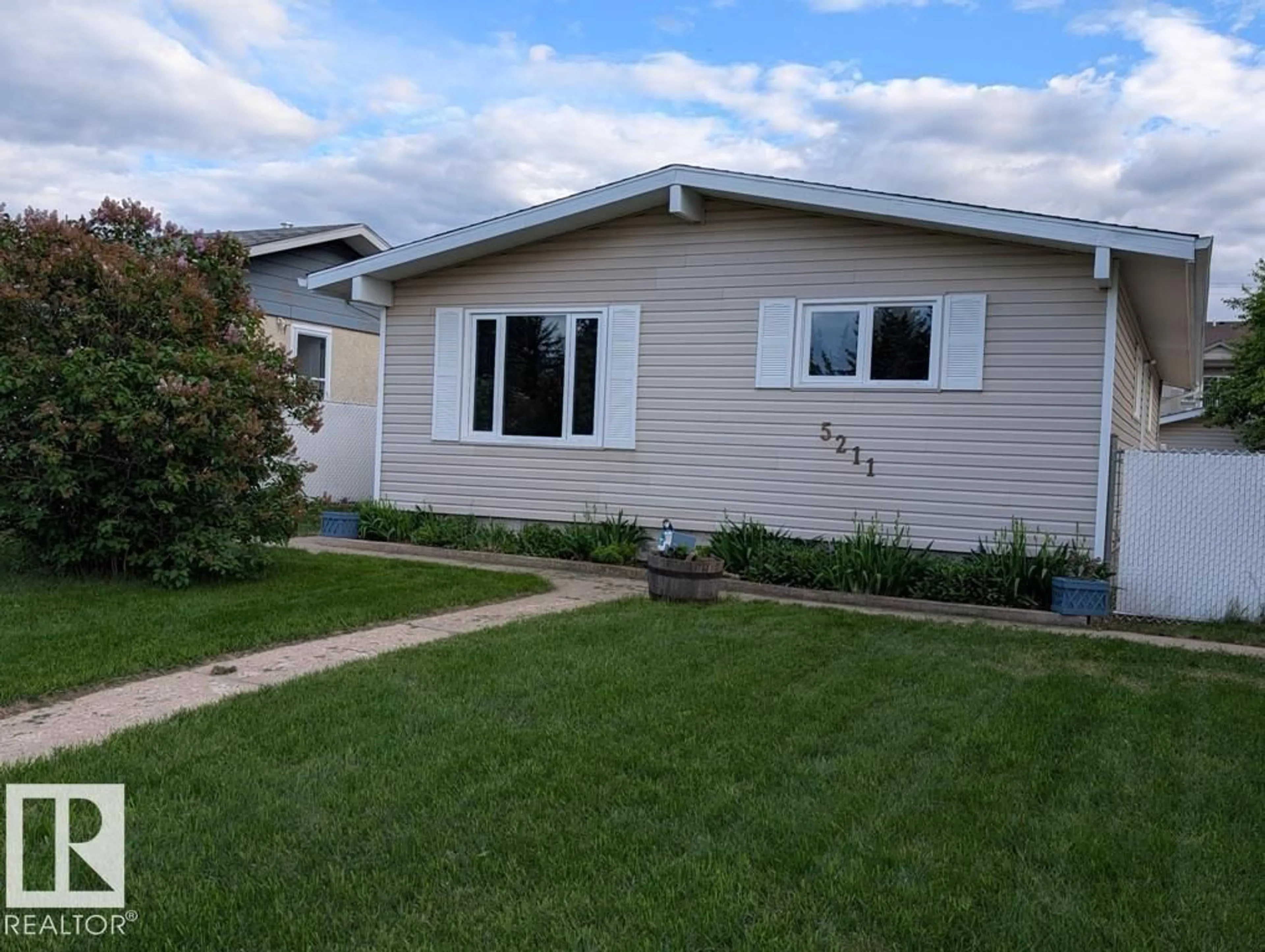 Home with vinyl exterior material, street for 5211 53 AV, Tofield Alberta T0B4J0