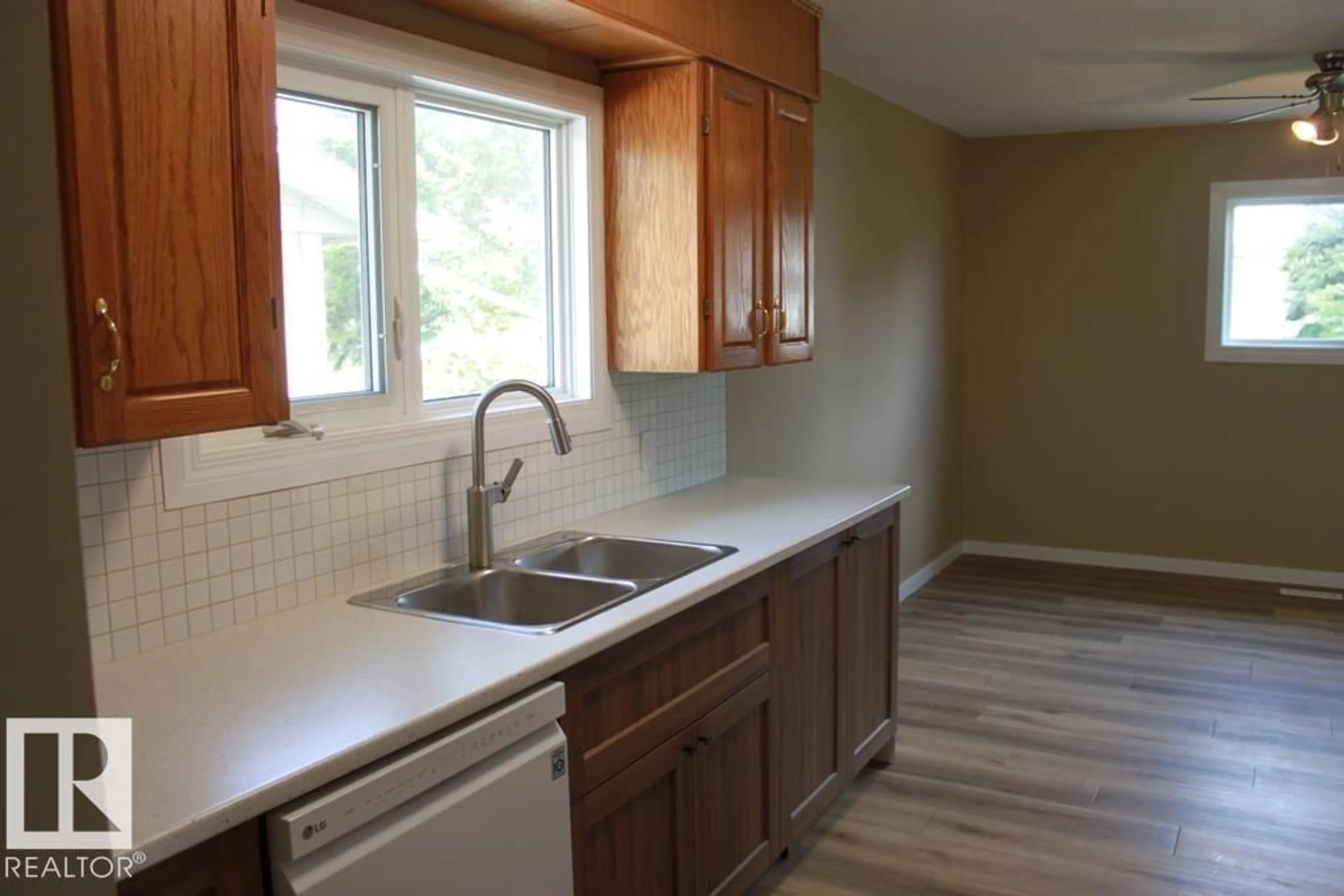 Standard kitchen, unknown for 5211 53 AV, Tofield Alberta T0B4J0