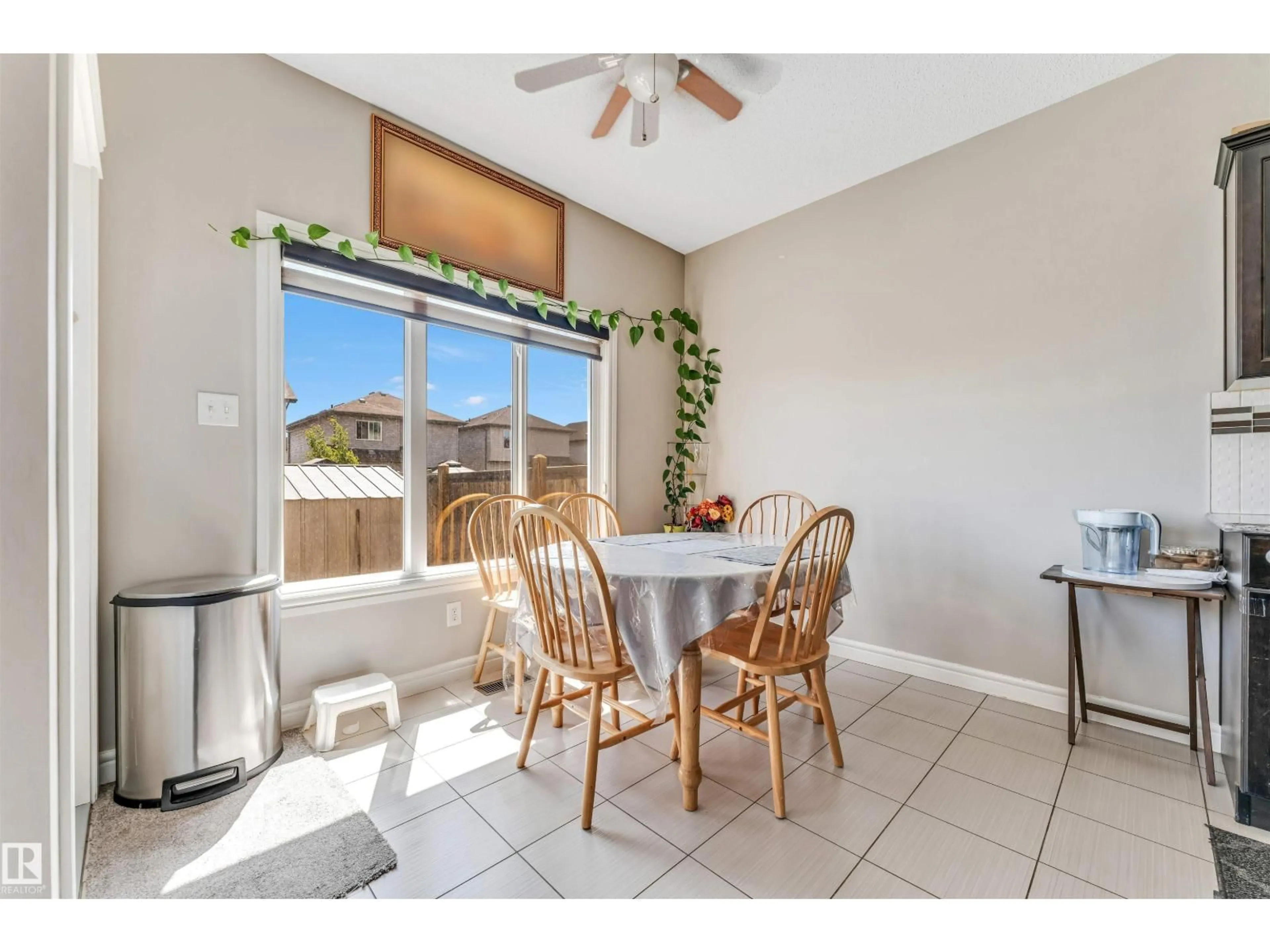 Dining room, ceramic/tile floor for 2903 16 AVE NW, Edmonton Alberta T6T0Z6