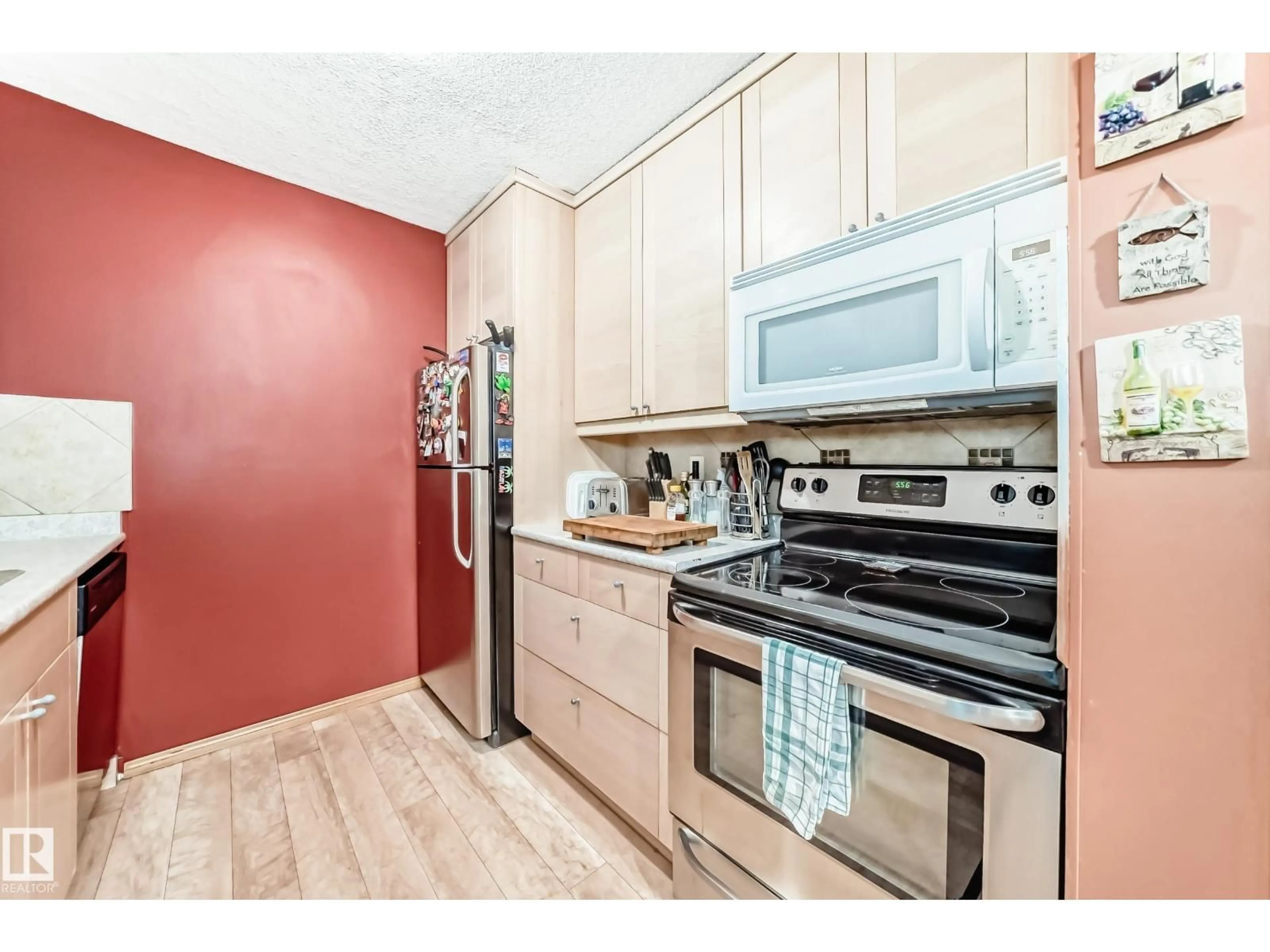 Standard kitchen, unknown for 3151 139 AV, Edmonton Alberta T5Y1R4