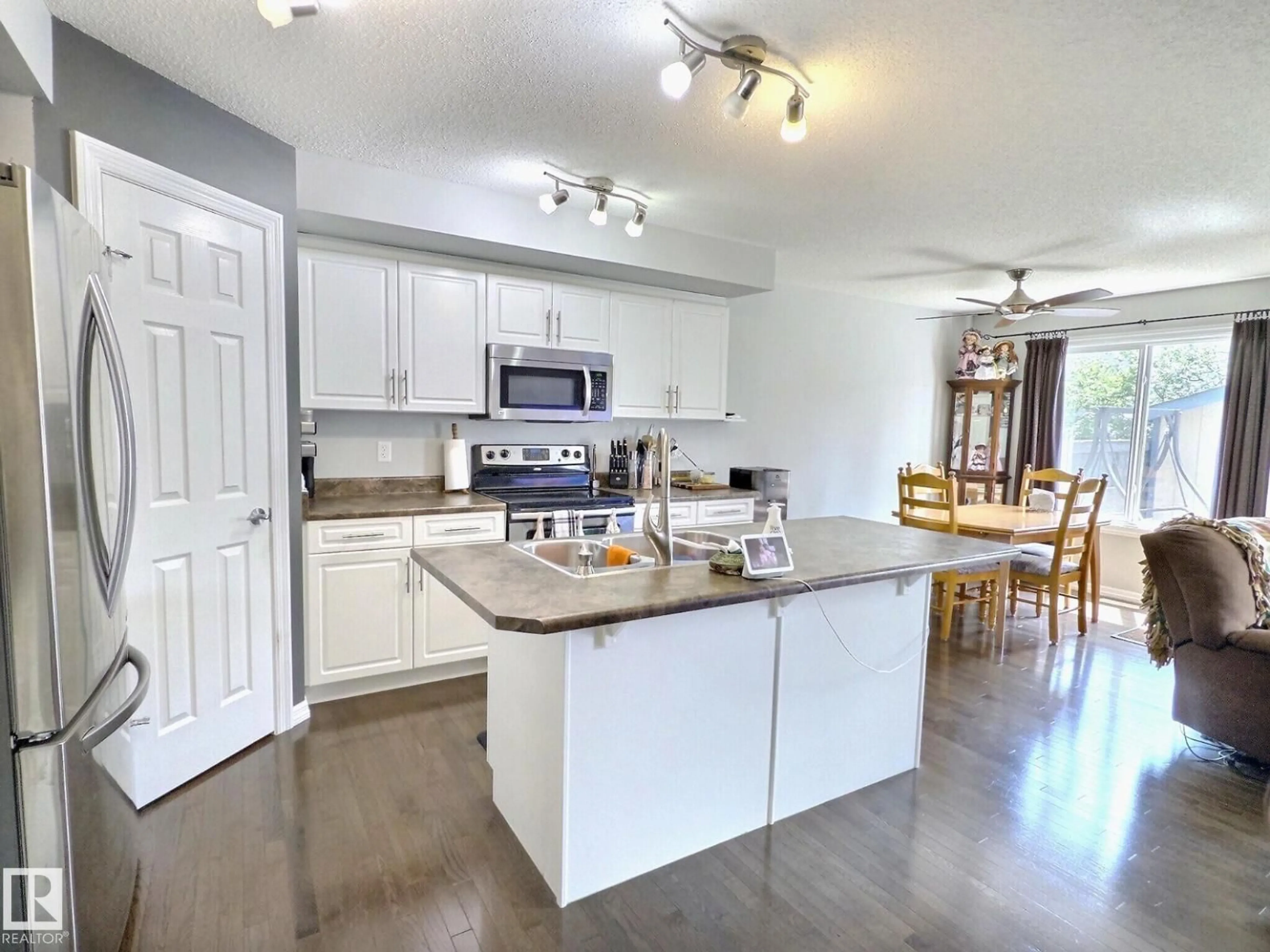 Open concept kitchen, unknown for 126 CALVERT WD, Fort Saskatchewan Alberta T8L0C4