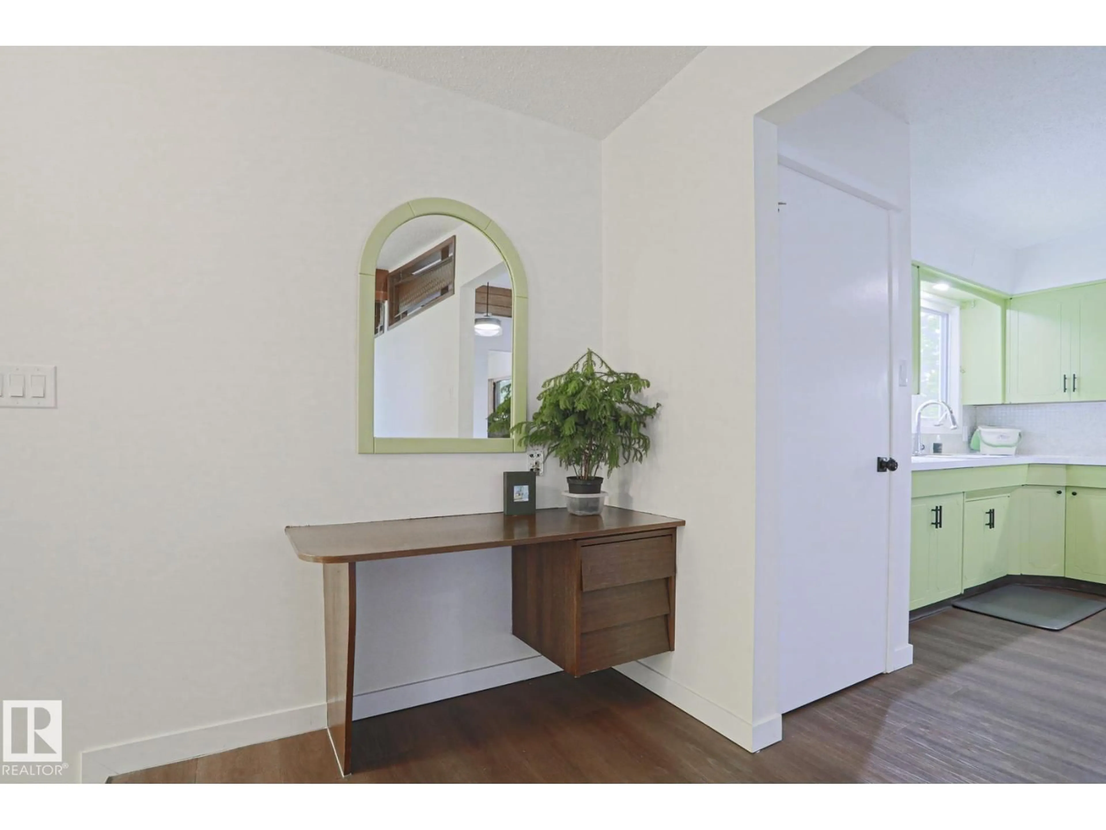 Indoor entryway for 10 MURRAY CR, St. Albert Alberta T8N2E6