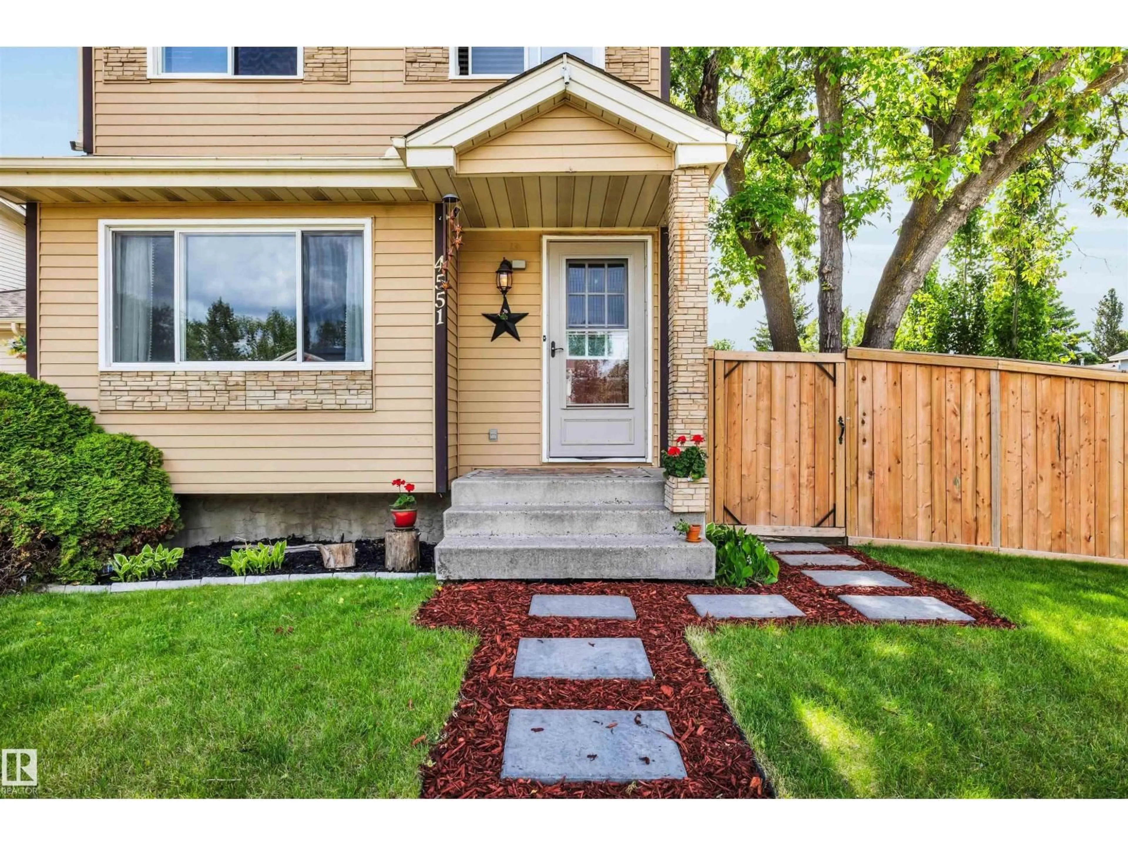 Unknown for 4551 33A AV, Edmonton Alberta T6L4X2