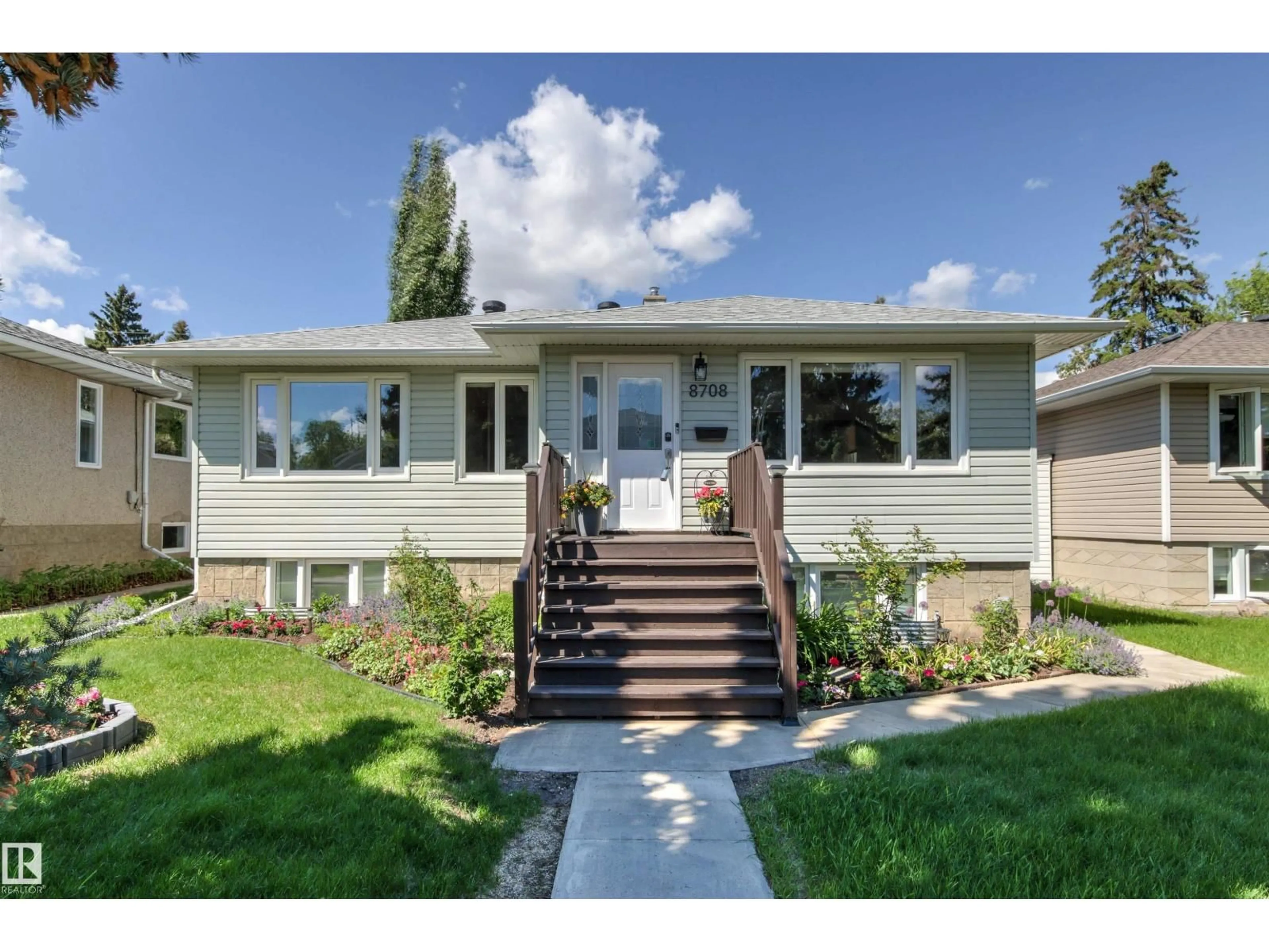 Home with vinyl exterior material, street for 8708 89 AV, Edmonton Alberta T6C1N7