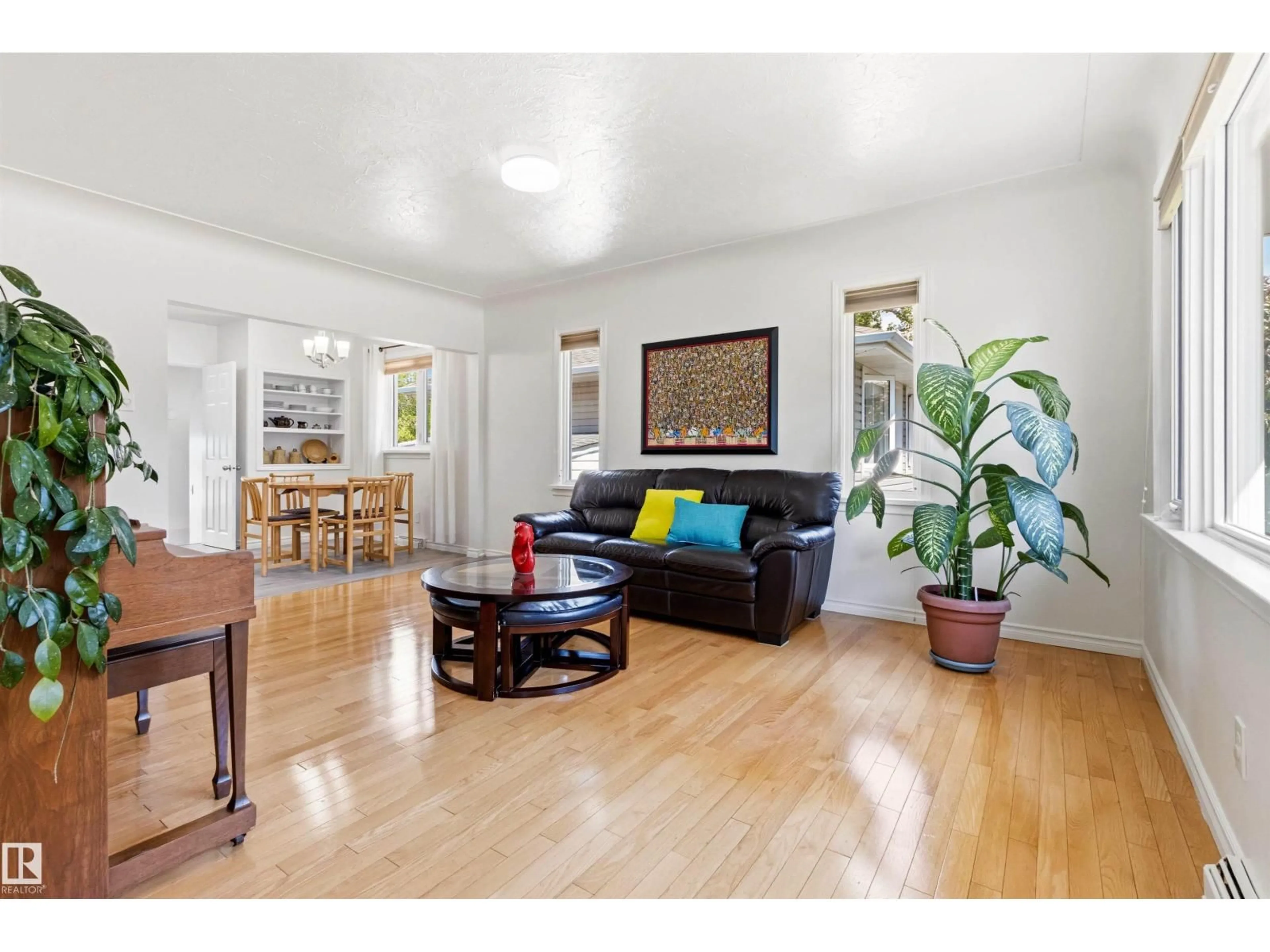 Living room with furniture, wood/laminate floor for 8708 89 AV, Edmonton Alberta T6C1N7