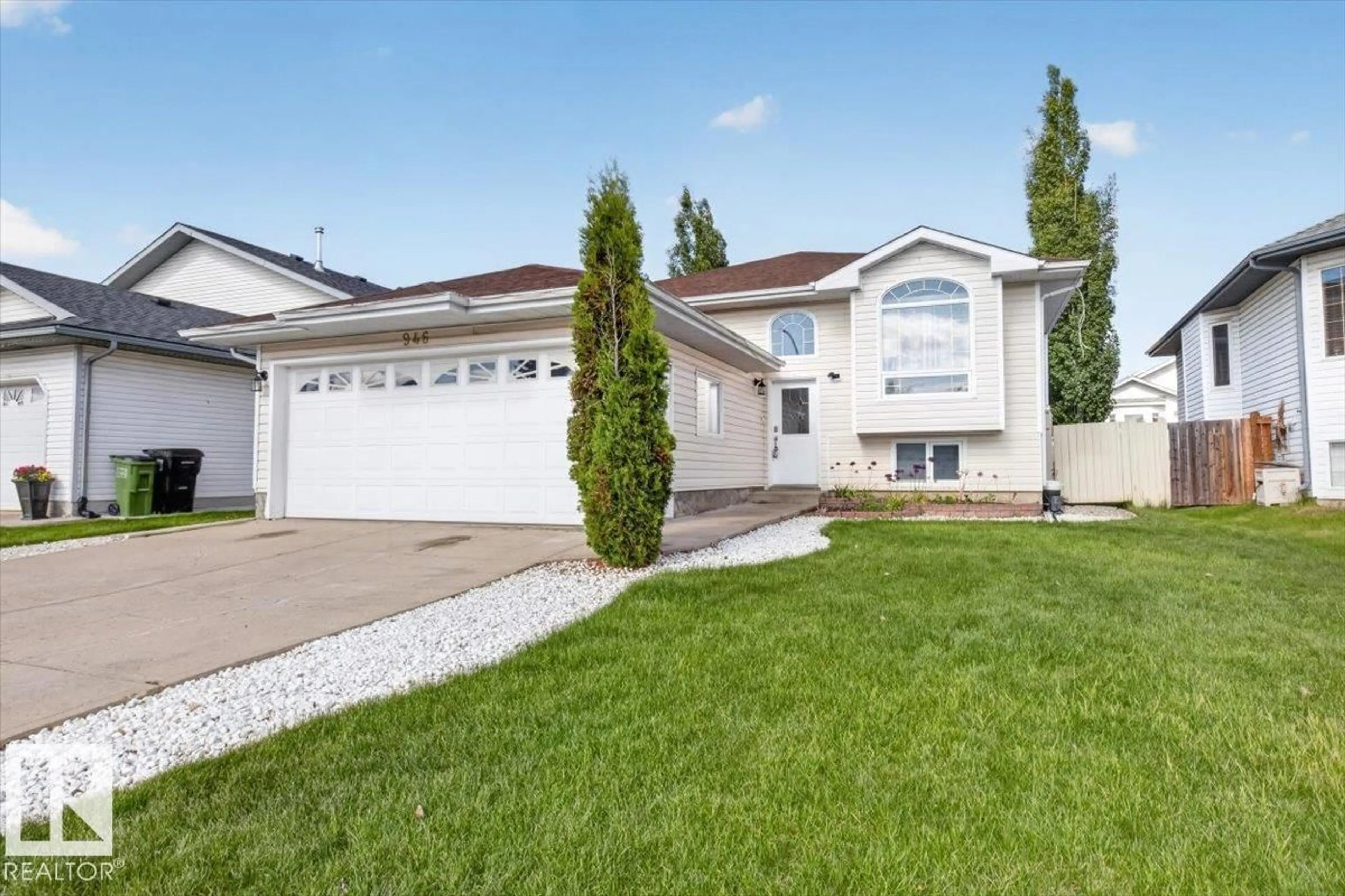 Home with vinyl exterior material, street for 946 JORDAN CR, Edmonton Alberta T6L6X4