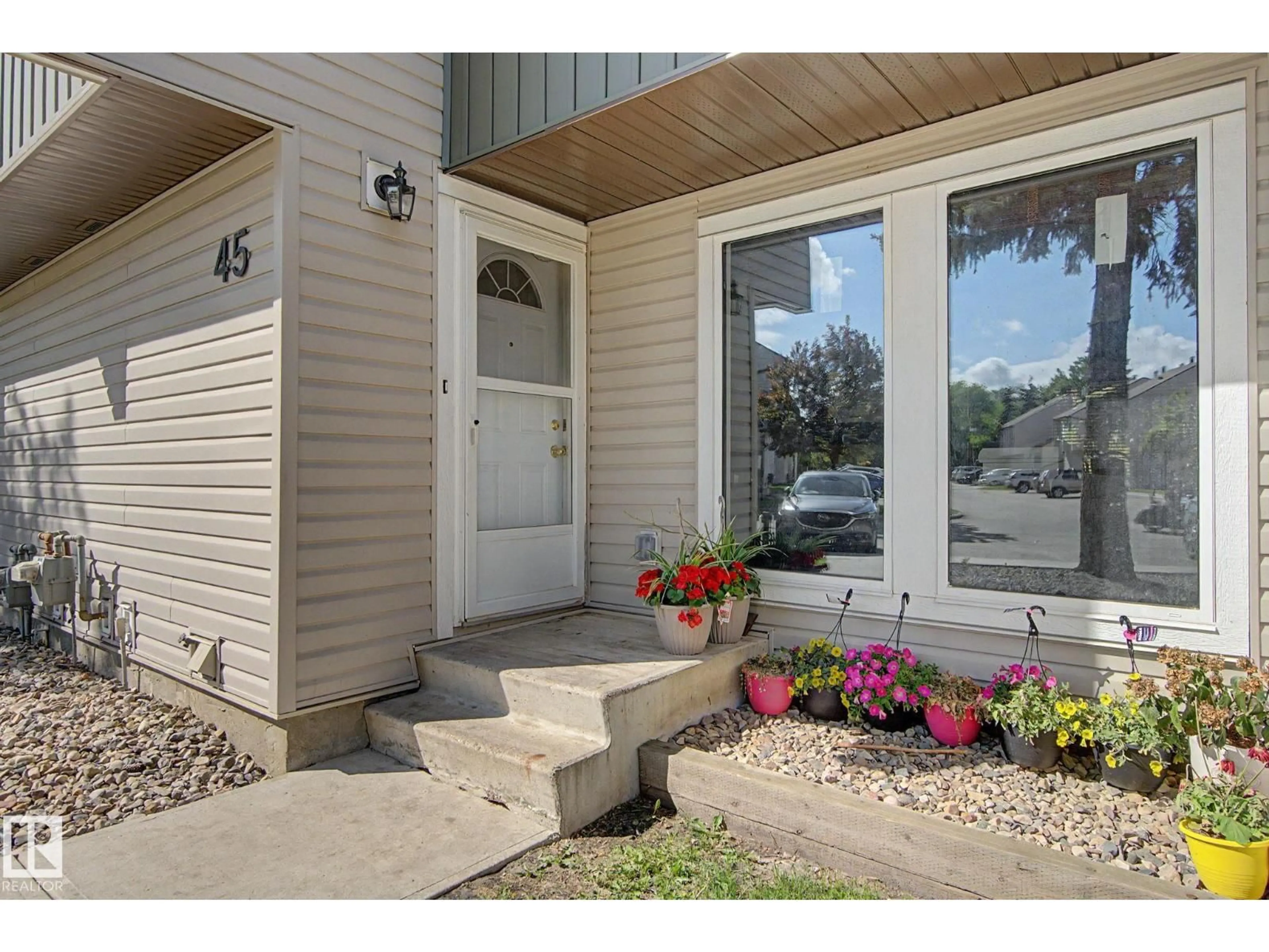 Indoor entryway for #45 - 2020 105 ST, Edmonton Alberta T6J5J2