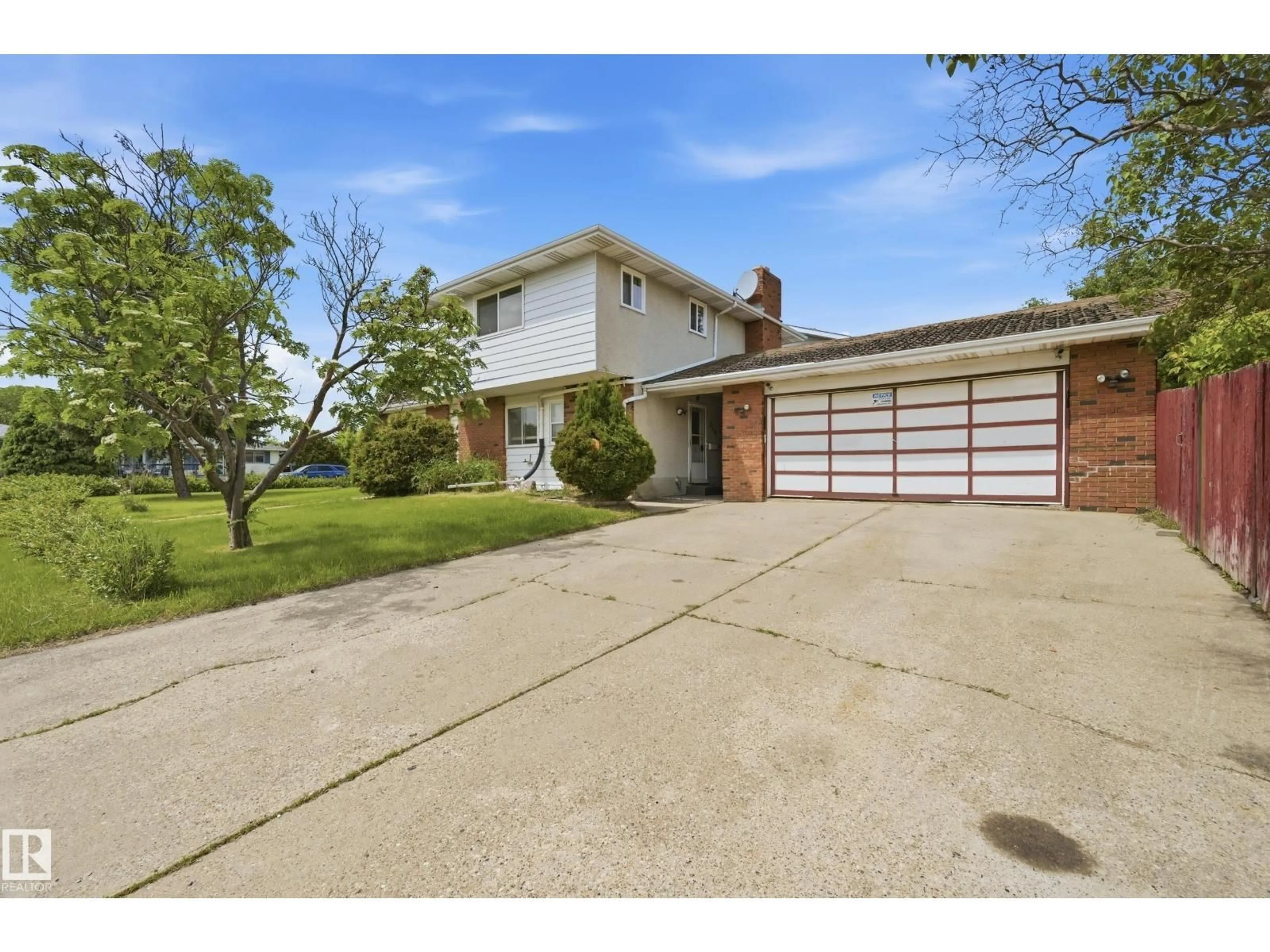 A pic from outside/outdoor area/front of a property/back of a property/a pic from drone, street for 2169 78 ST, Edmonton Alberta T6K2E4