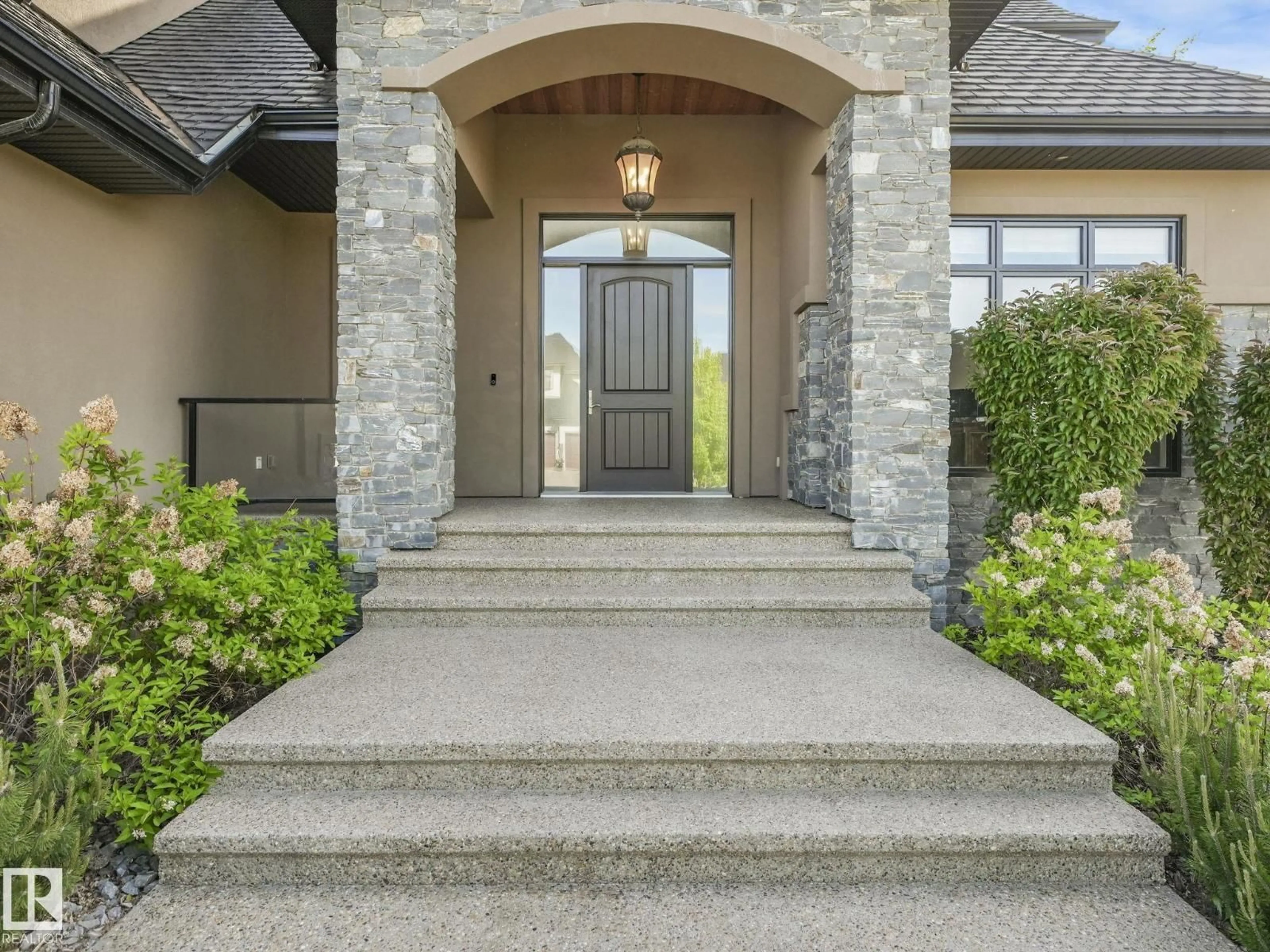Indoor entryway for 2807 WHEATON DR, Edmonton Alberta T6W2M6