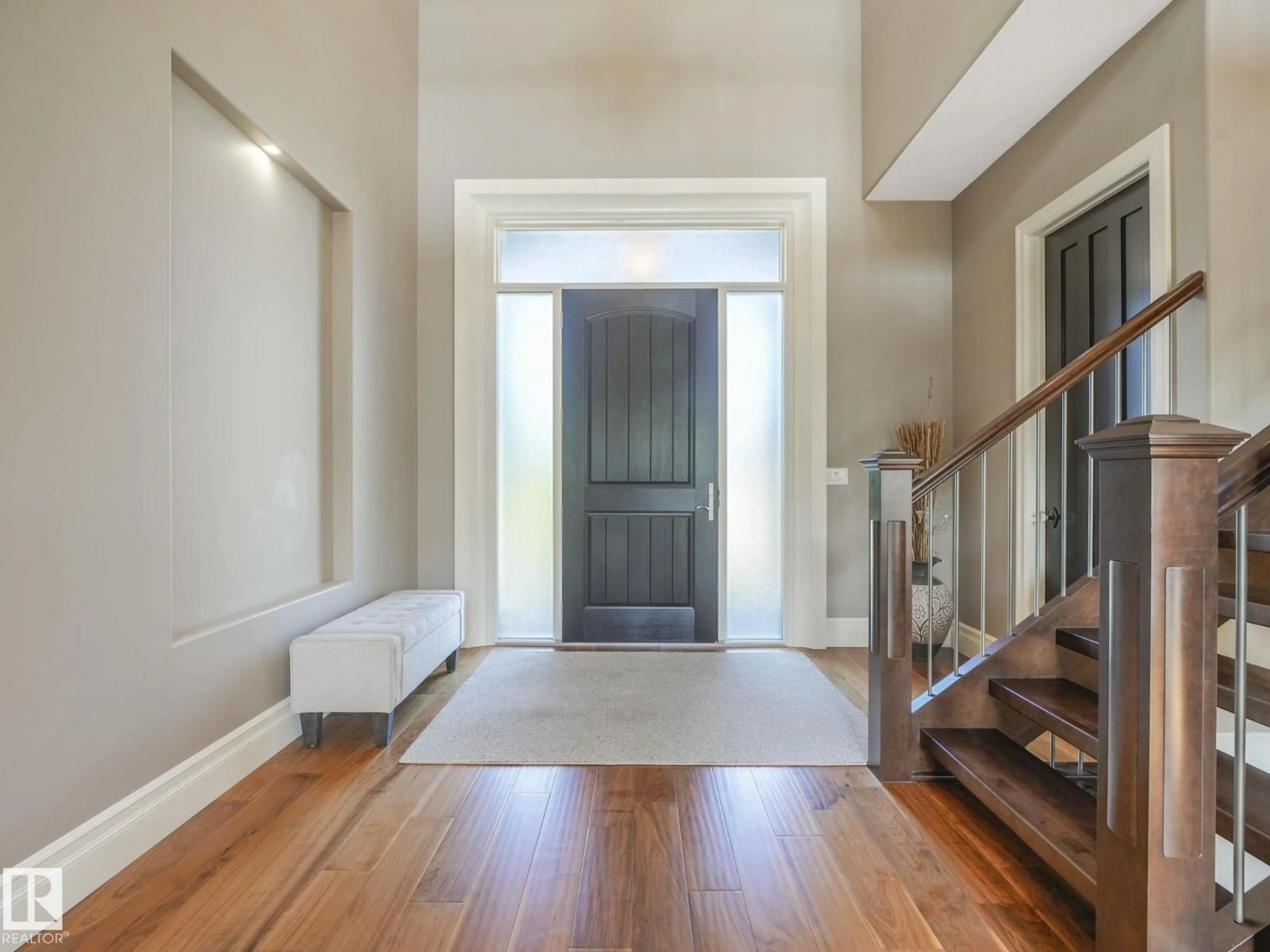 Indoor entryway for 2807 WHEATON DR, Edmonton Alberta T6W2M6