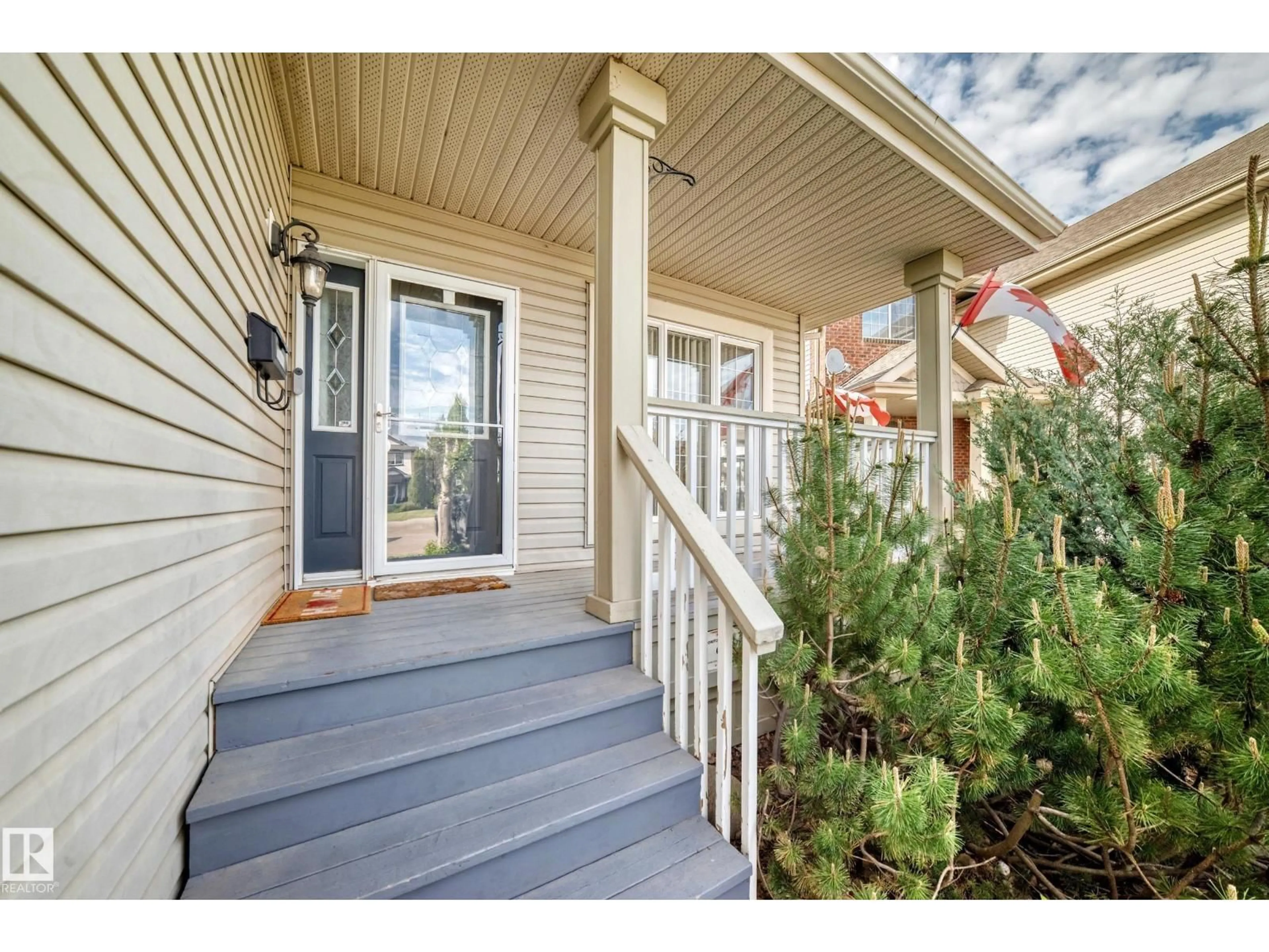 Indoor entryway for 167 GALLAND CR, Edmonton Alberta T5T6P4