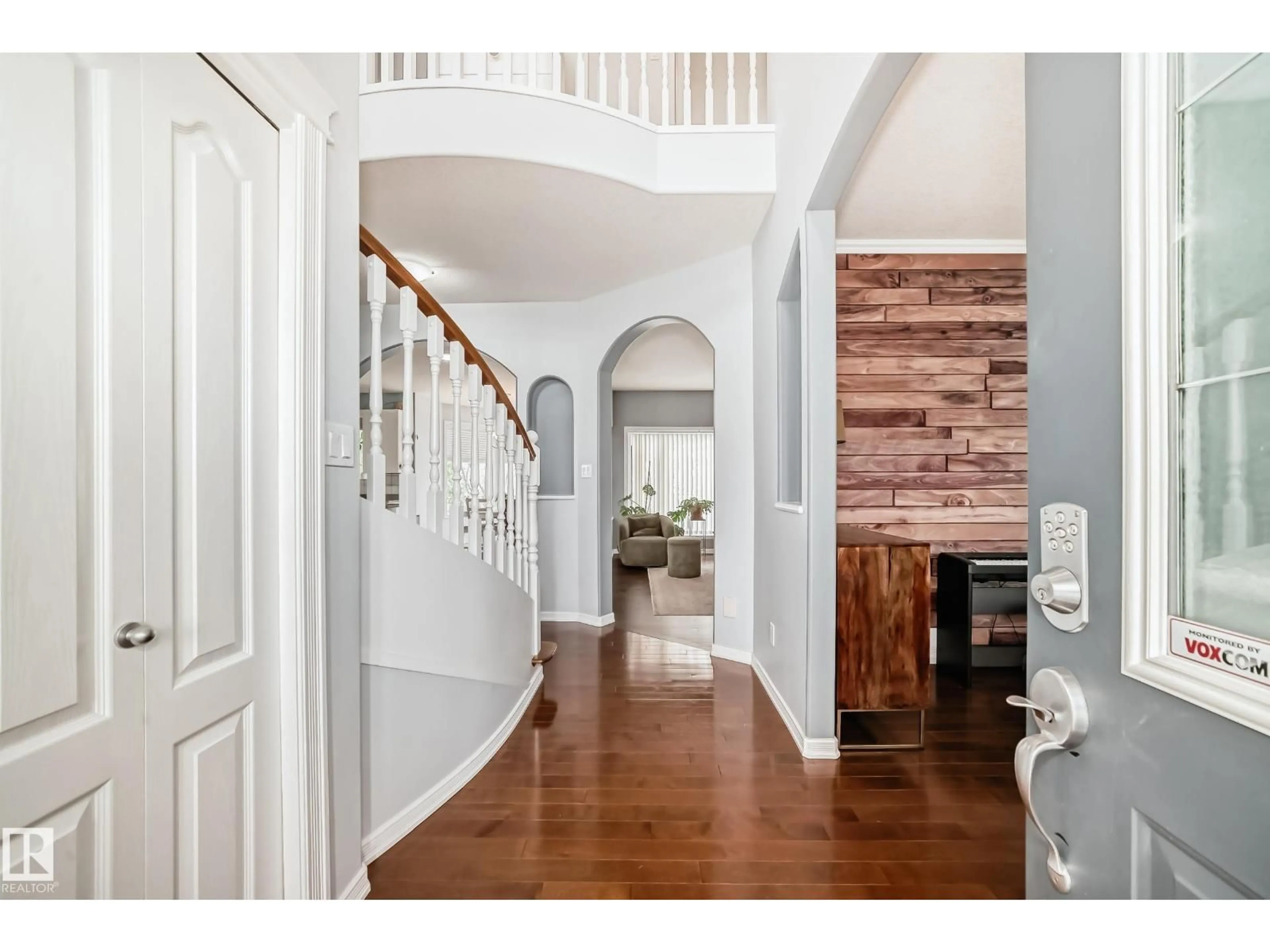 Indoor entryway for 167 GALLAND CR, Edmonton Alberta T5T6P4