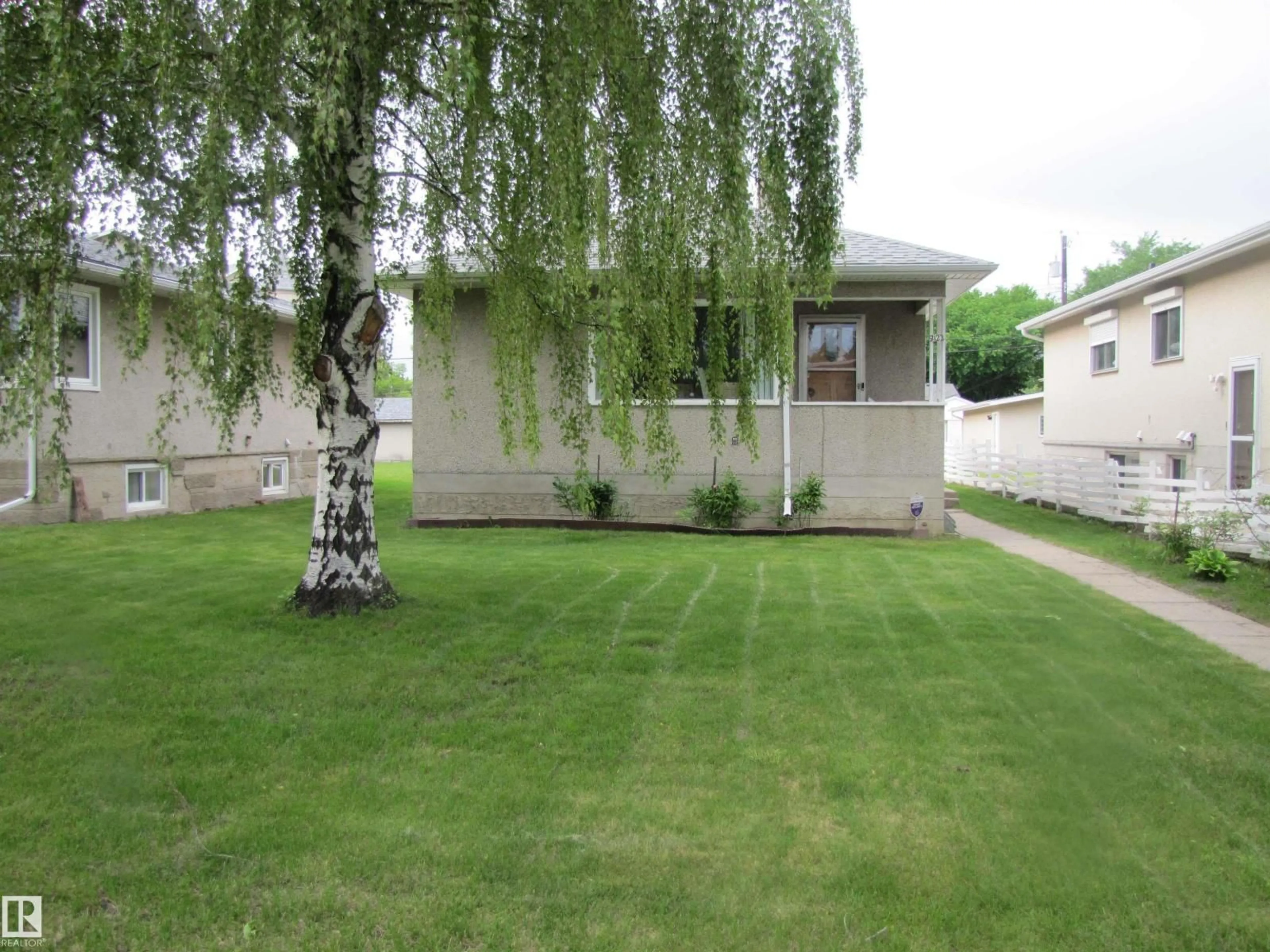 Unknown for 8122 83 AV, Edmonton Alberta T6C1A8