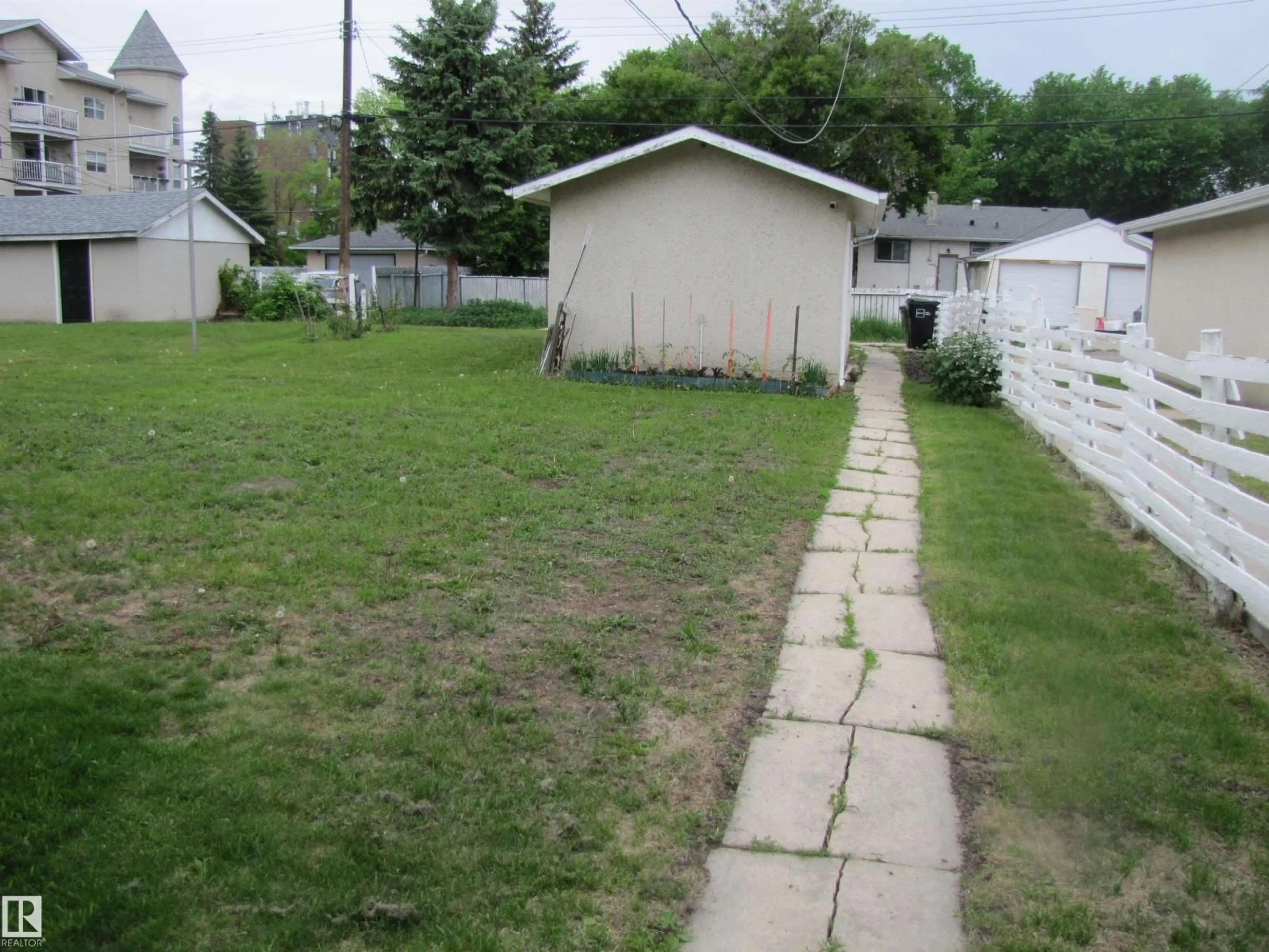 Unknown for 8122 83 AV, Edmonton Alberta T6C1A8