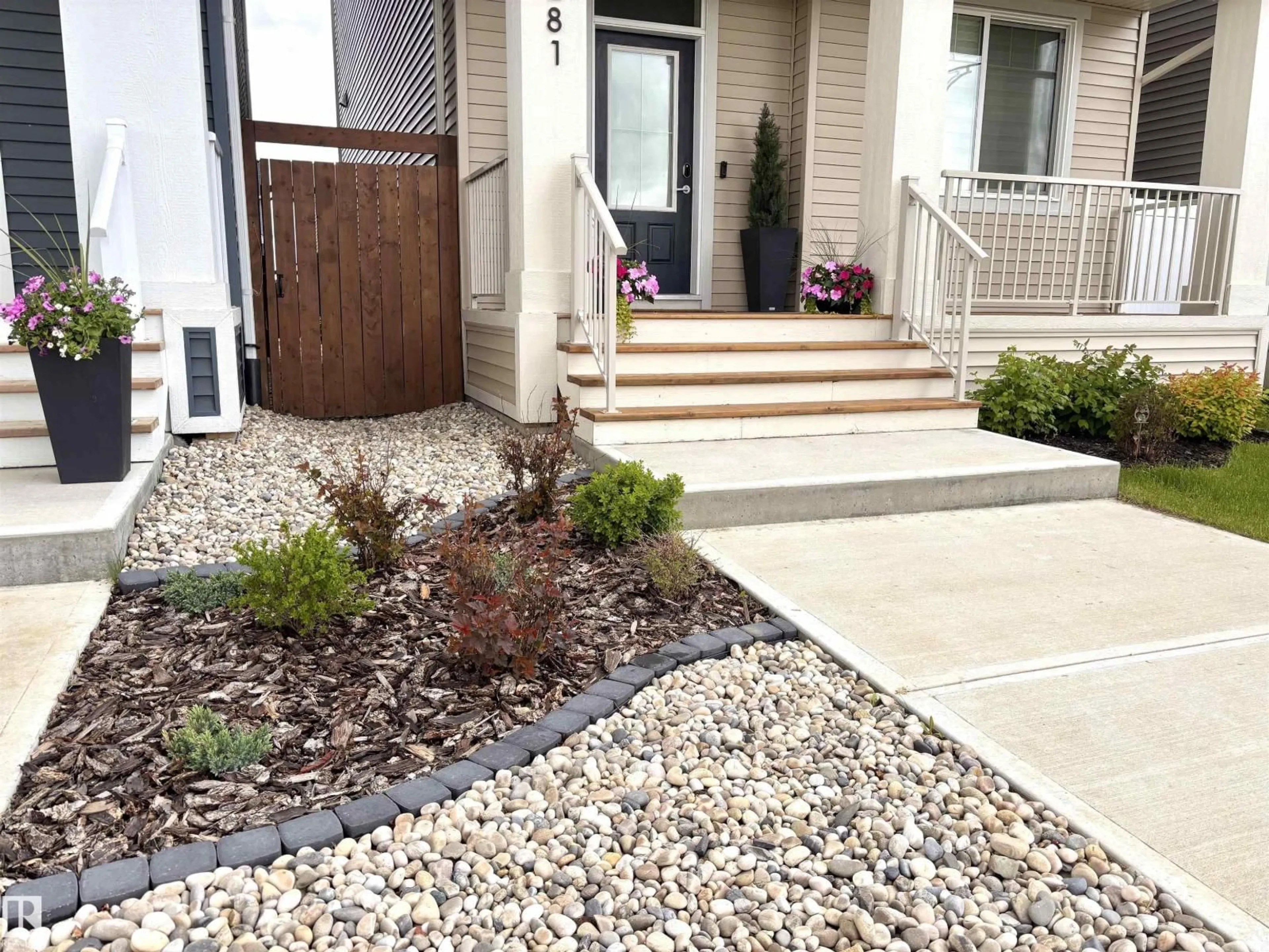Indoor entryway for NW - 5271 EDGEMONT BV, Edmonton Alberta T6M1R8