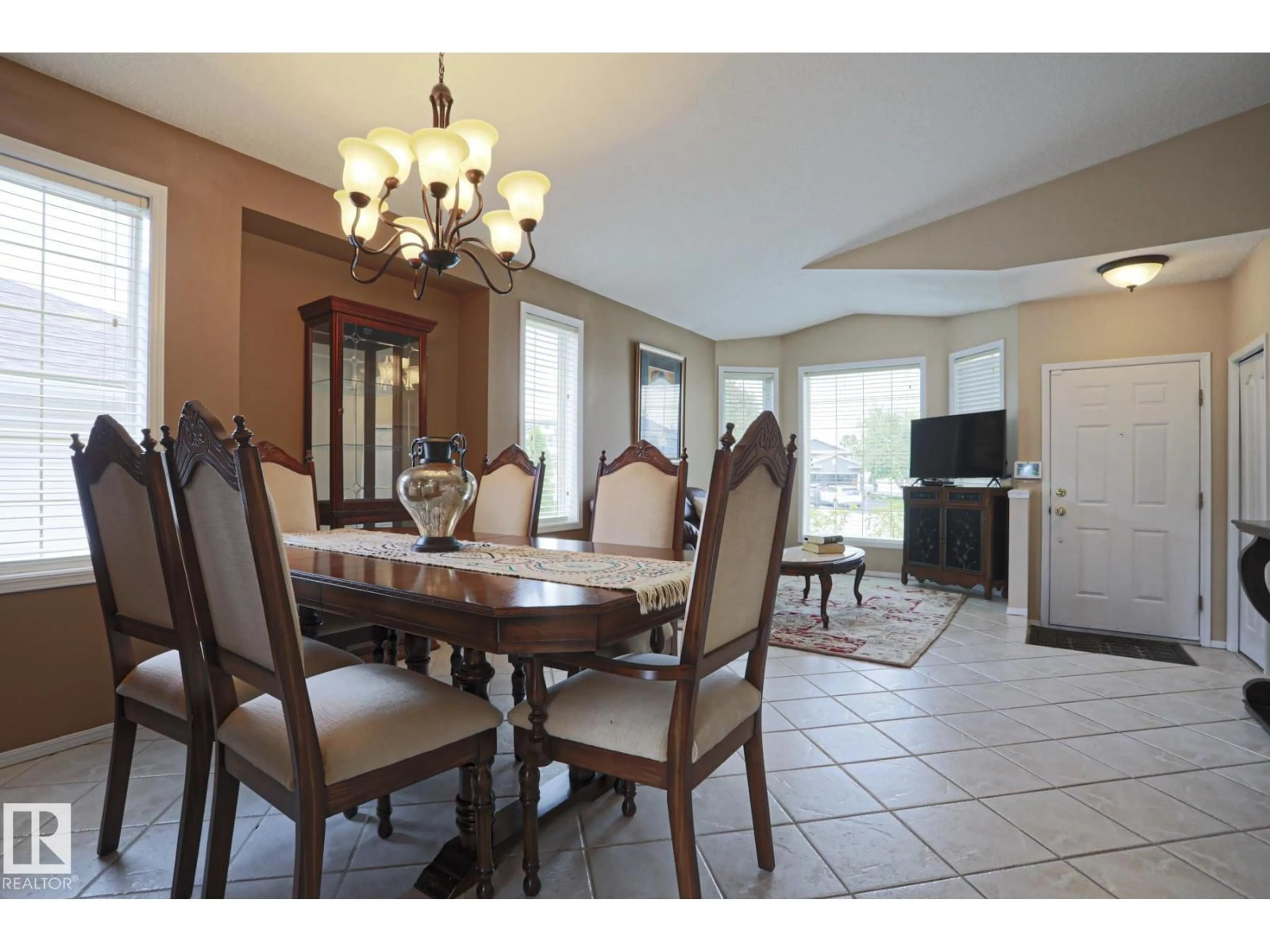 Dining room, ceramic/tile floor for 7716 154 AV, Edmonton Alberta T5Z2Z2