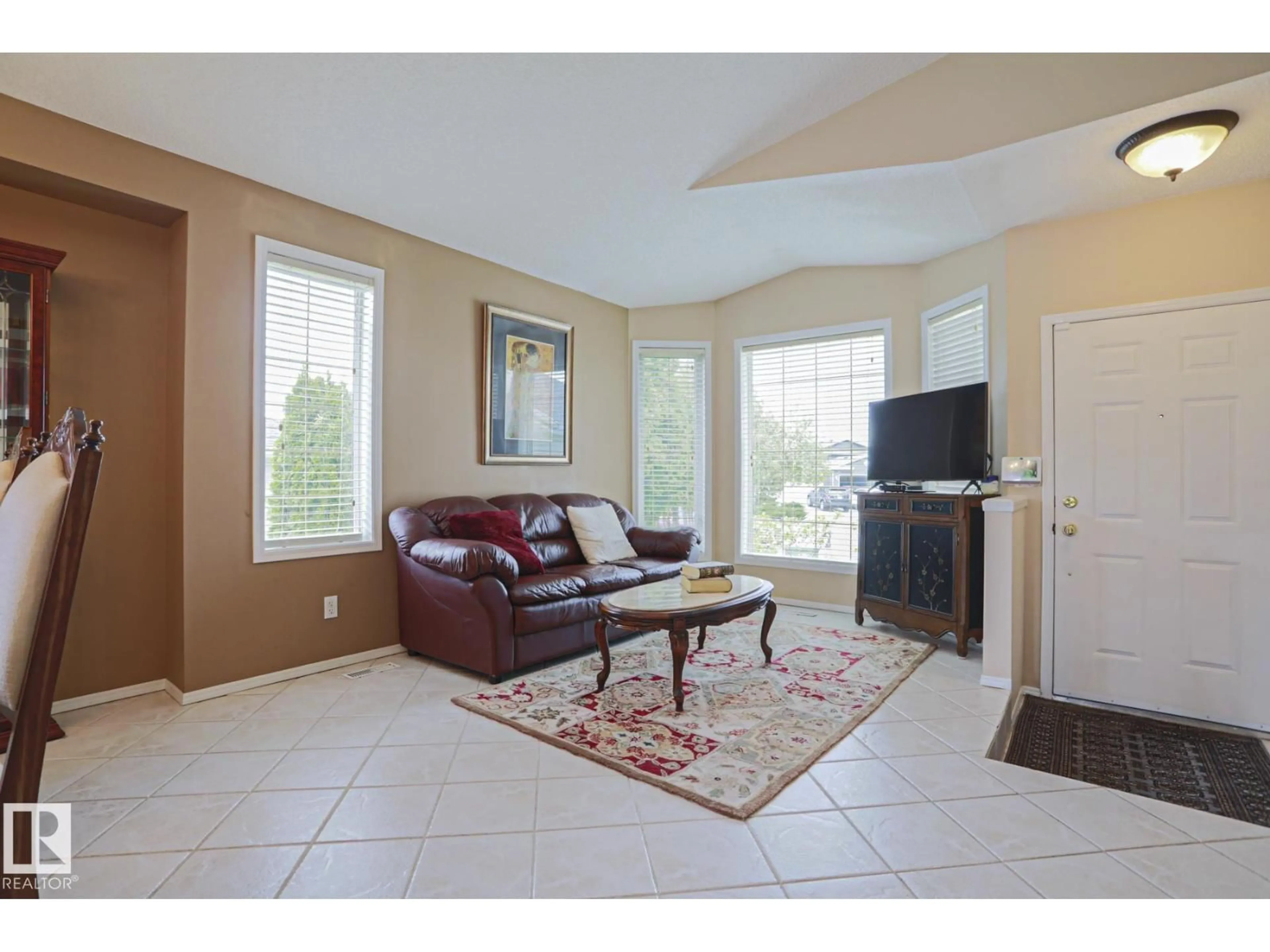 Living room with furniture, ceramic/tile floor for 7716 154 AV, Edmonton Alberta T5Z2Z2