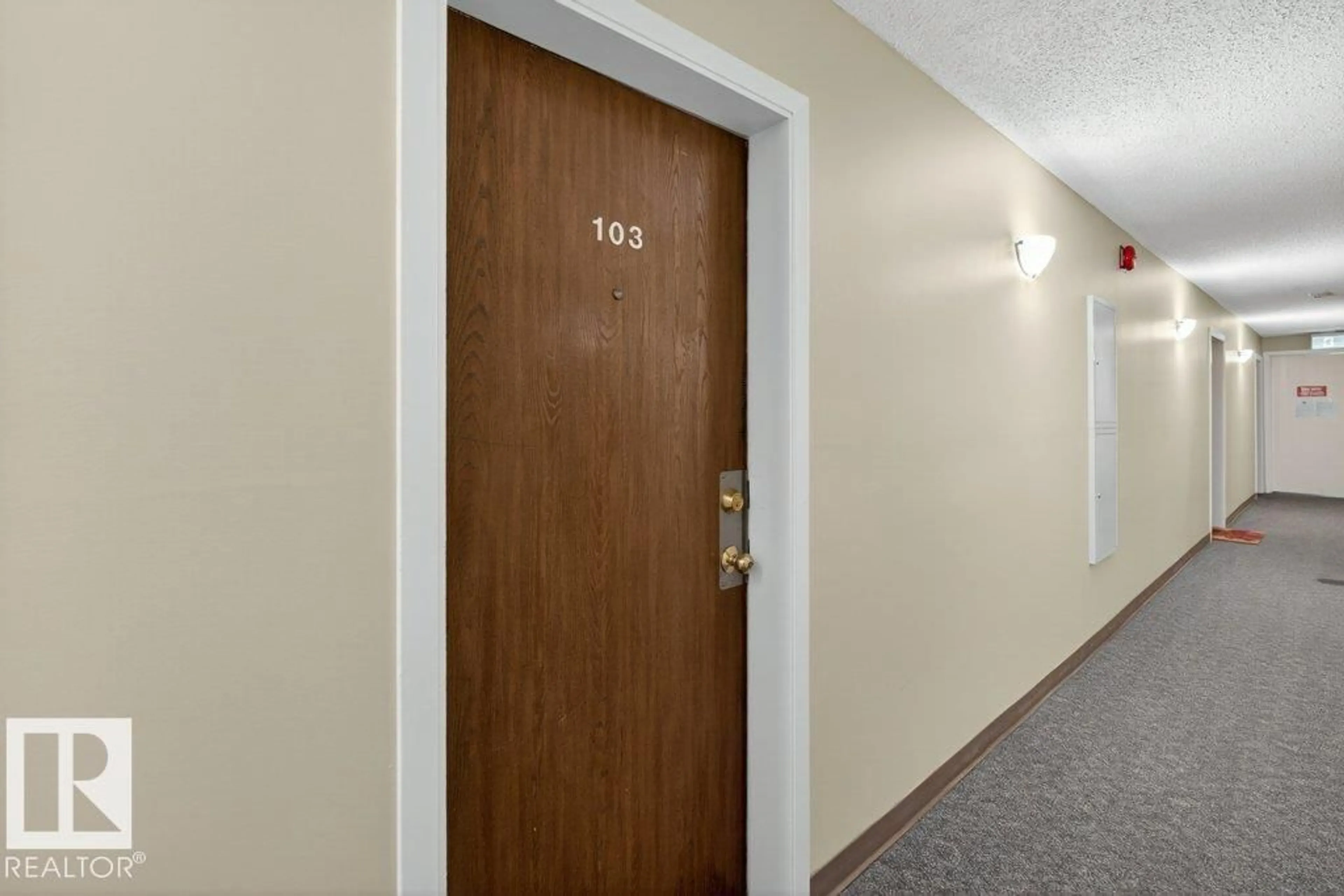 Indoor foyer for #103 - 10620 104 ST NW, Edmonton Alberta T5H2W2