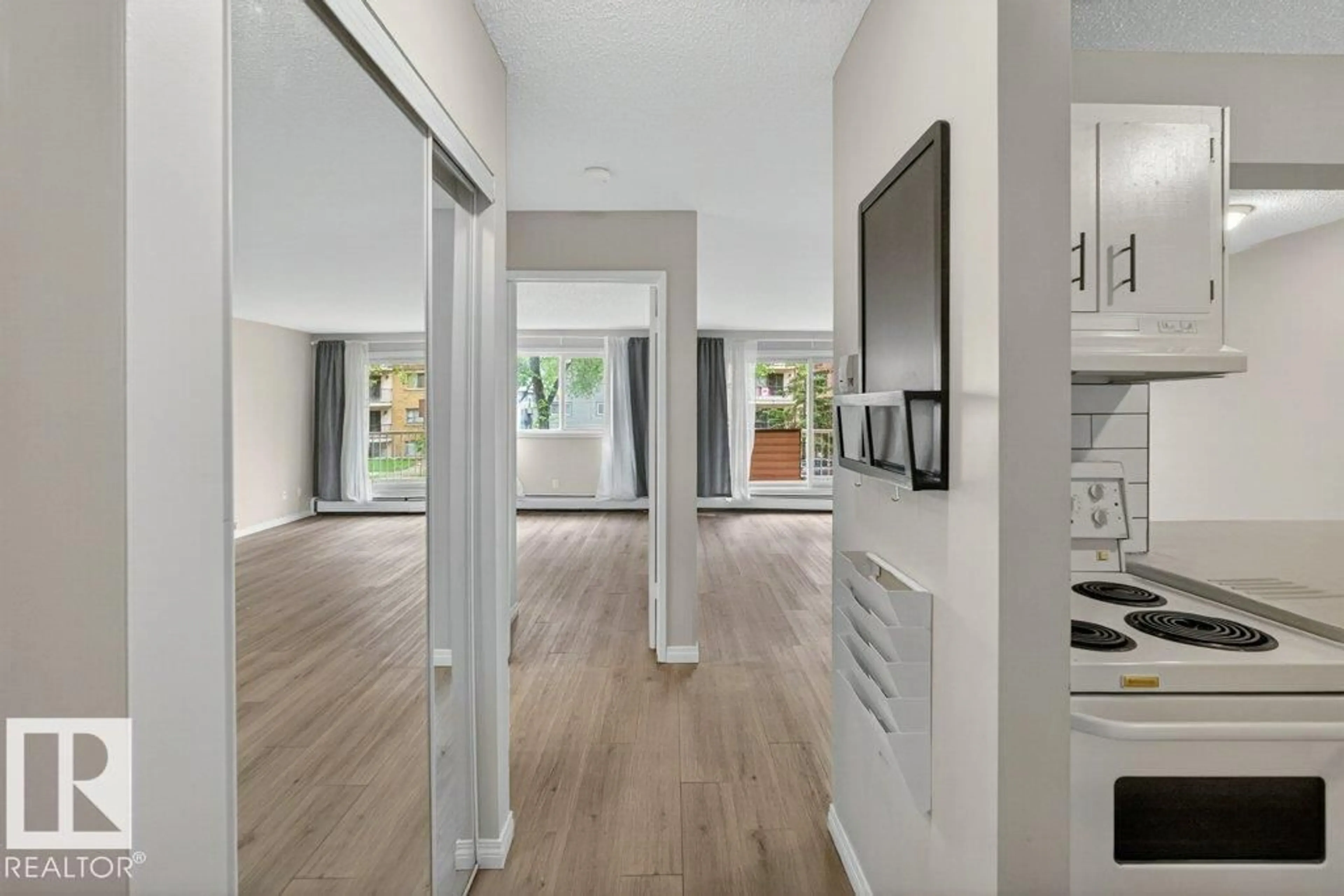 Indoor entryway for #103 - 10620 104 ST NW, Edmonton Alberta T5H2W2