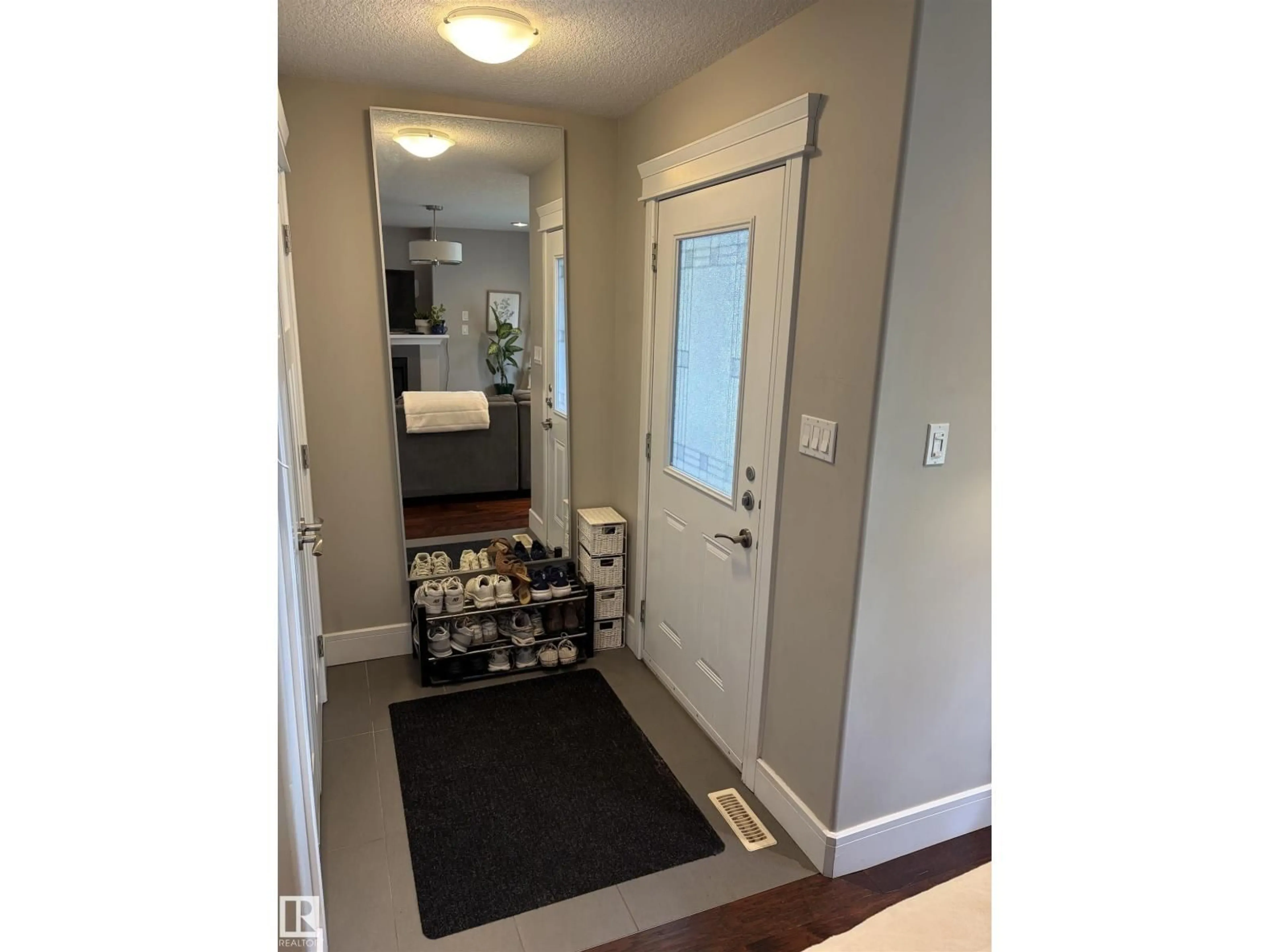 Indoor entryway for 10914 71 AV, Edmonton Alberta T6G0A1