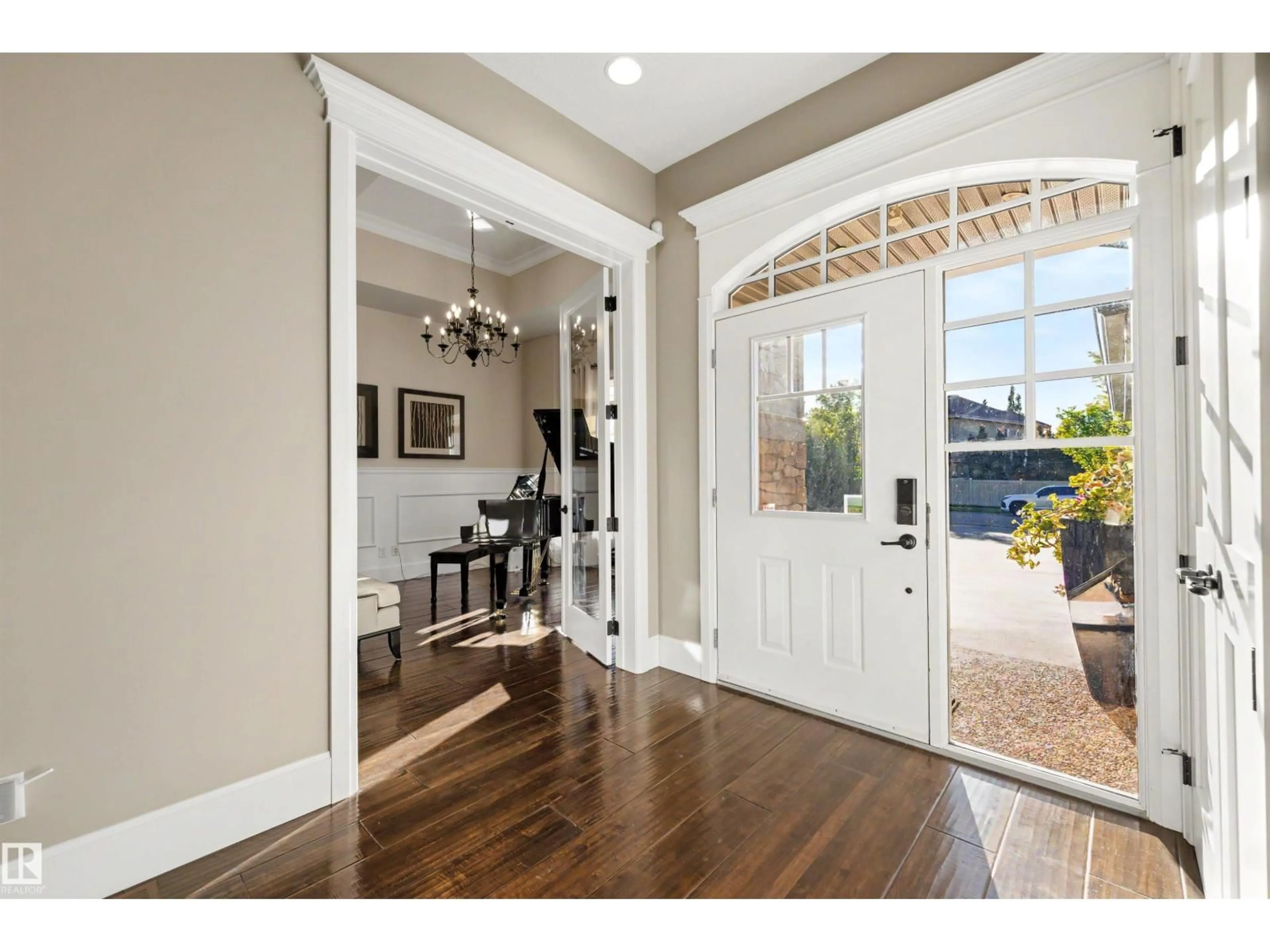 Indoor entryway for 2516 CAMERON RAVINE LANDING LD, Edmonton Alberta T6M0L3