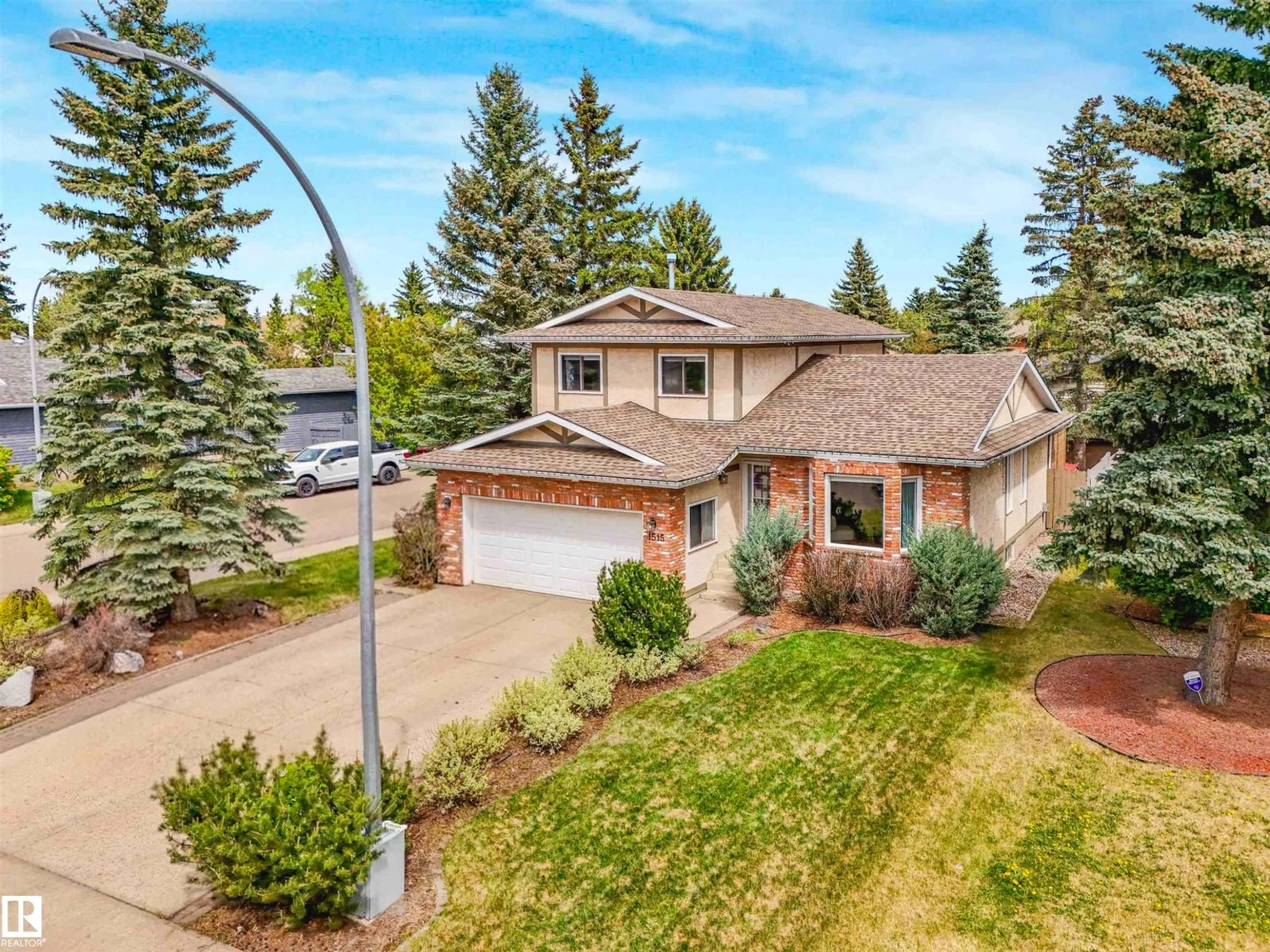 A pic from outside/outdoor area/front of a property/back of a property/a pic from drone, street for NW - 1515 109 ST, Edmonton Alberta T6J5W9