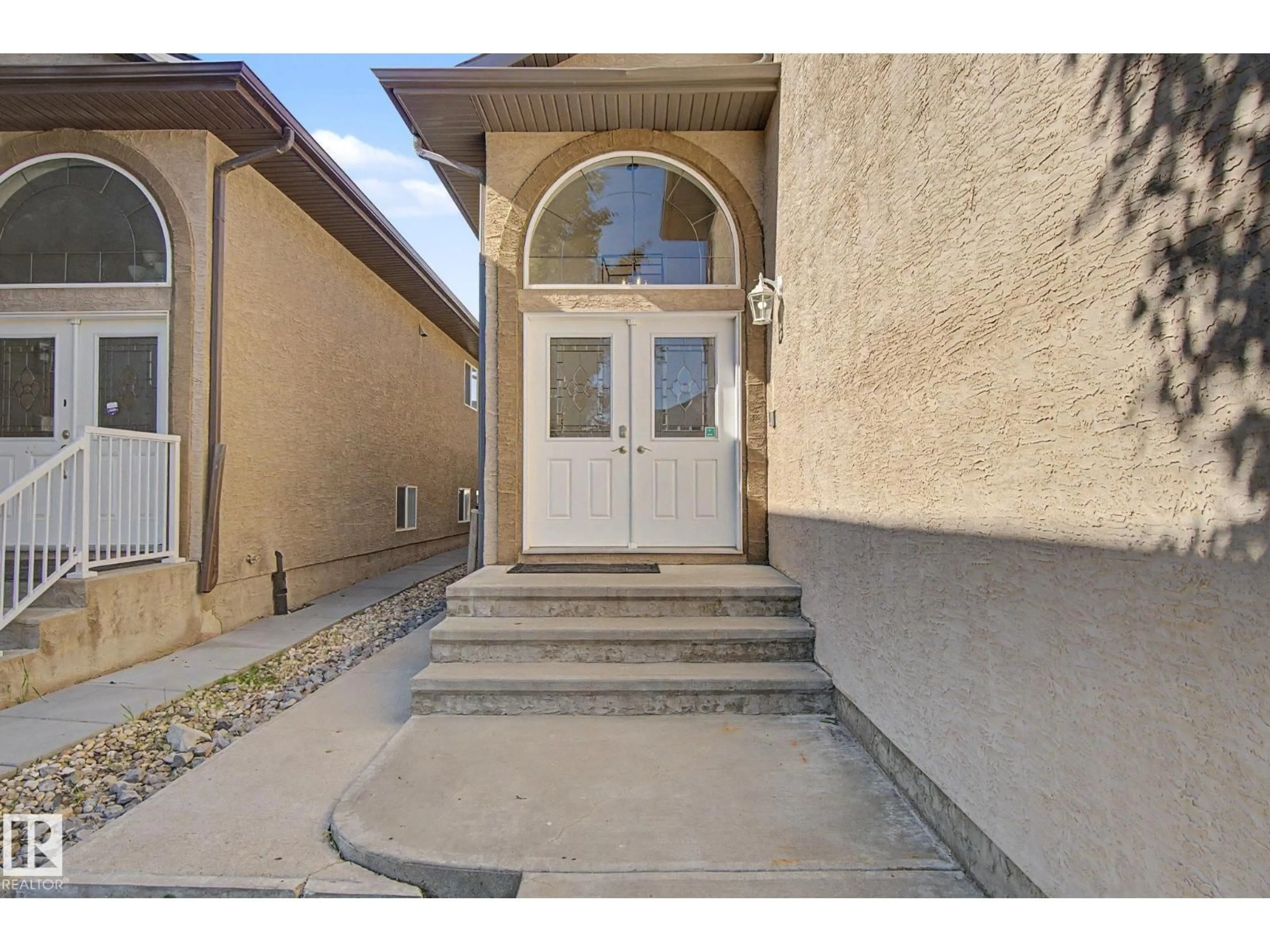Indoor entryway for 13408 161 AV, Edmonton Alberta T6V0B9