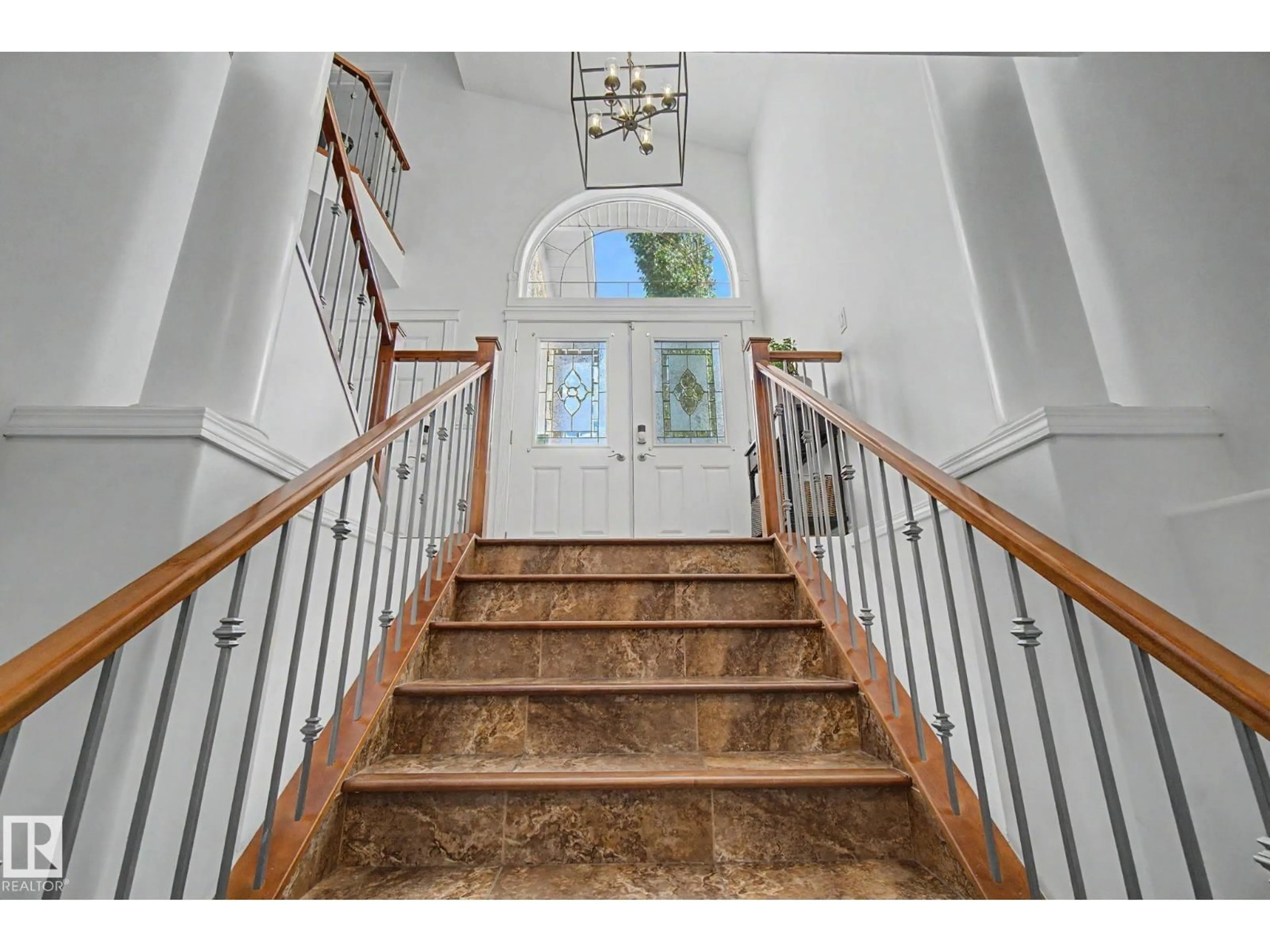 Indoor foyer for 13408 161 AV, Edmonton Alberta T6V0B9