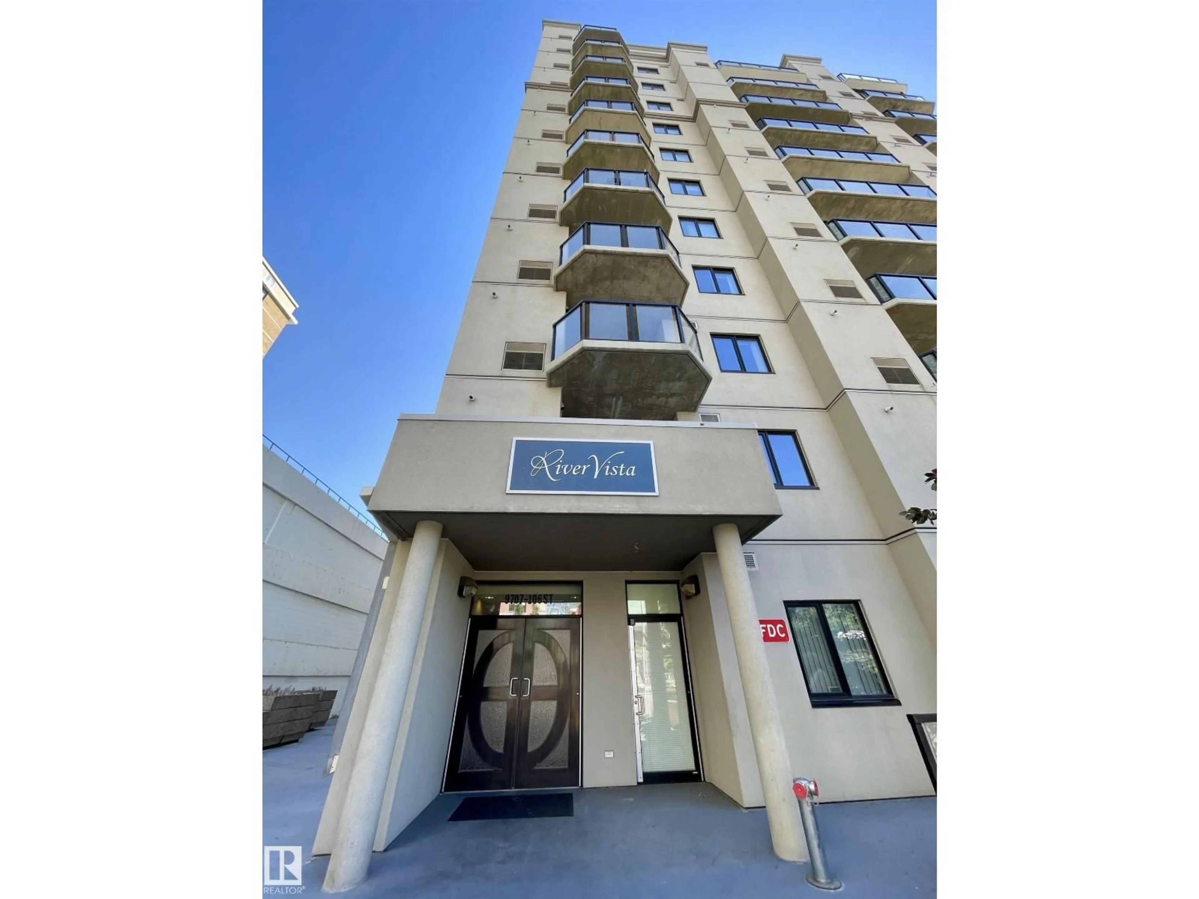 Indoor foyer for #205 - 9707 106 ST, Edmonton Alberta T5K0B7