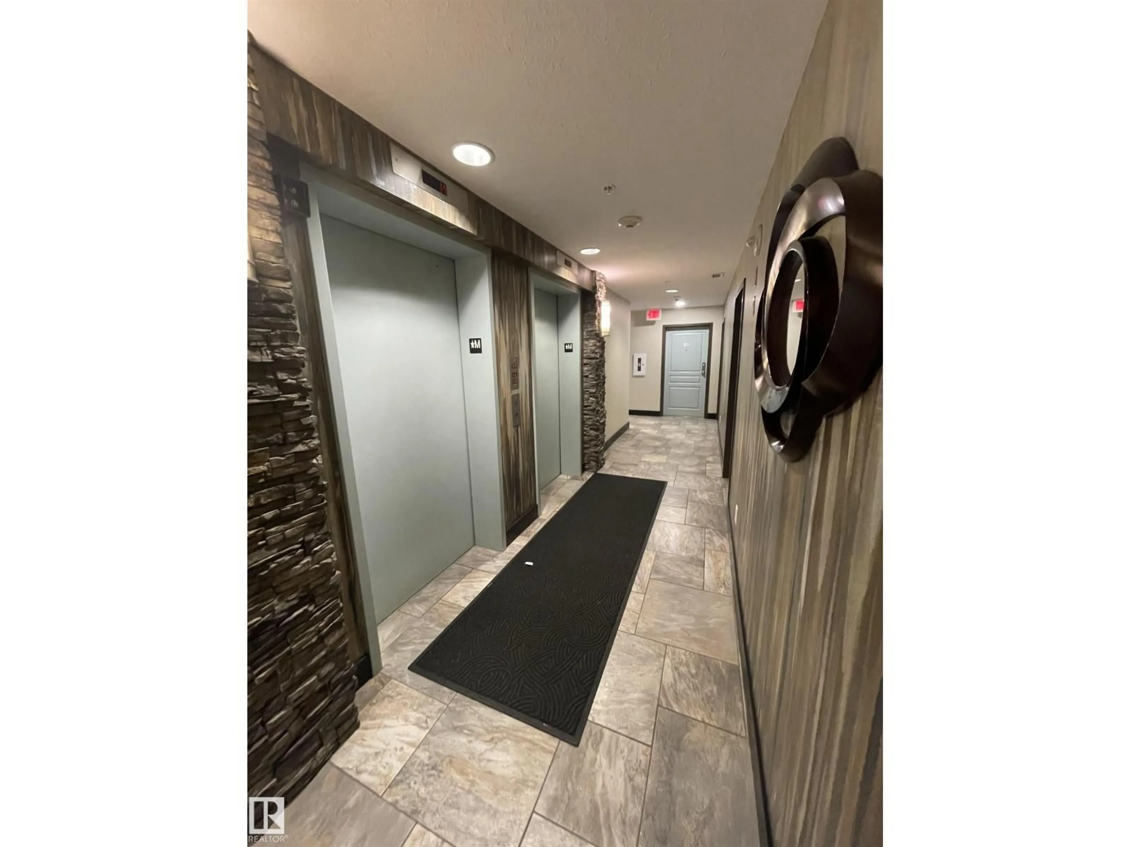 Indoor foyer for #205 - 9707 106 ST, Edmonton Alberta T5K0B7