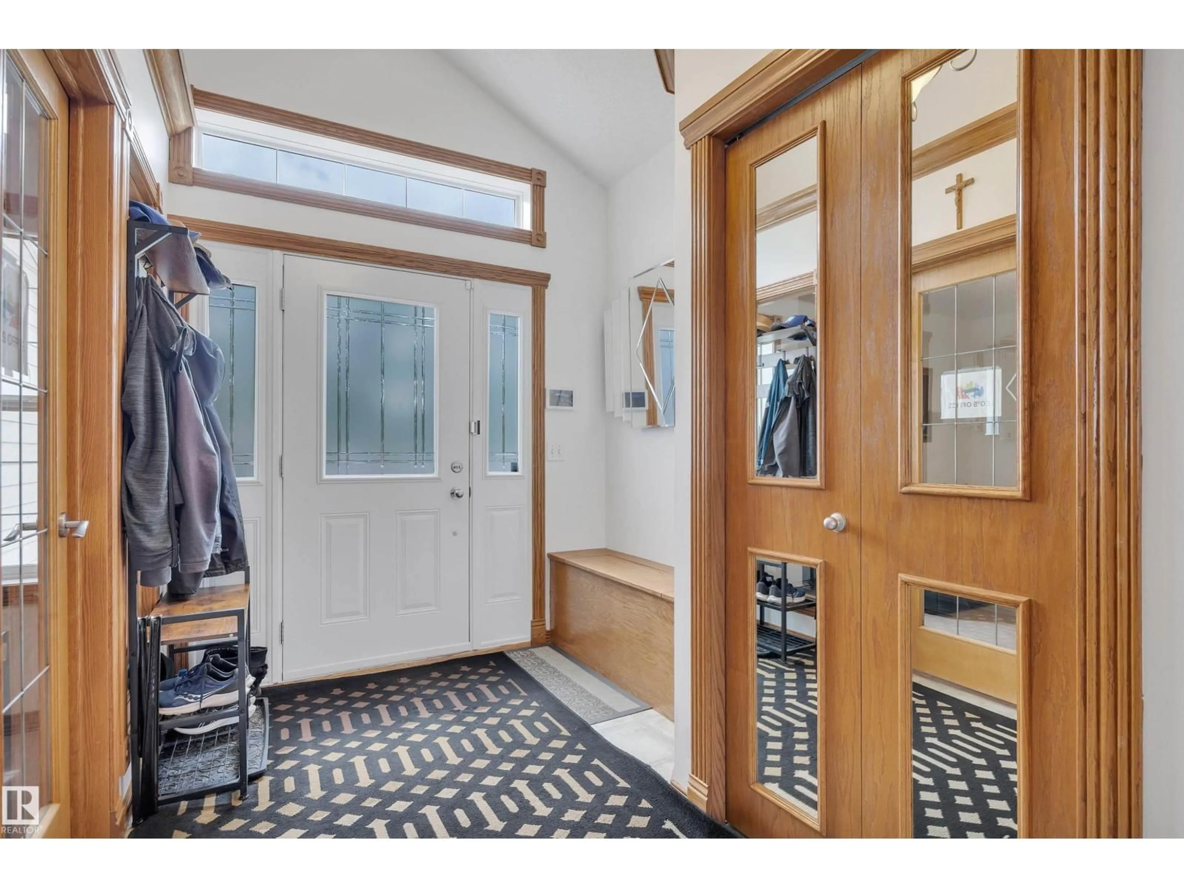 Indoor entryway for 16512 87 ST, Edmonton Alberta T5Z3X1