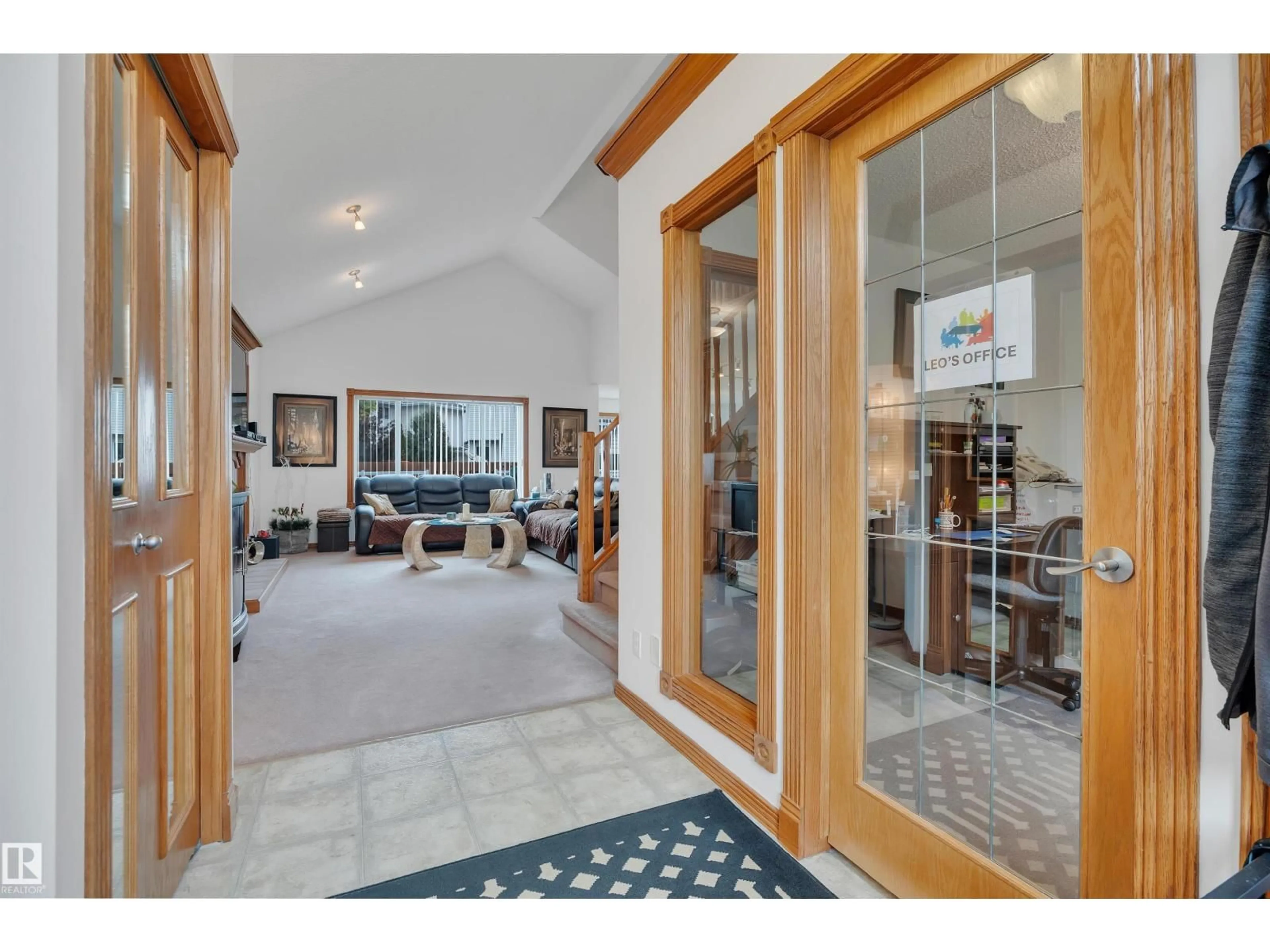 Indoor entryway for 16512 87 ST, Edmonton Alberta T5Z3X1