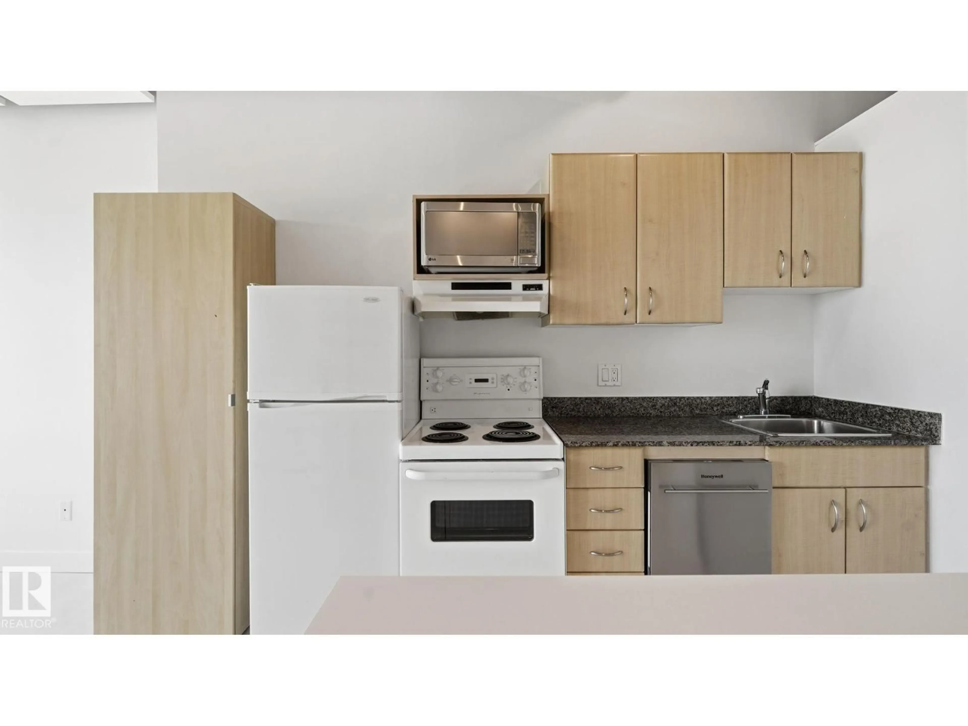 Standard kitchen, unknown for 1707 JASPER AVE, Edmonton Alberta T5J1R9