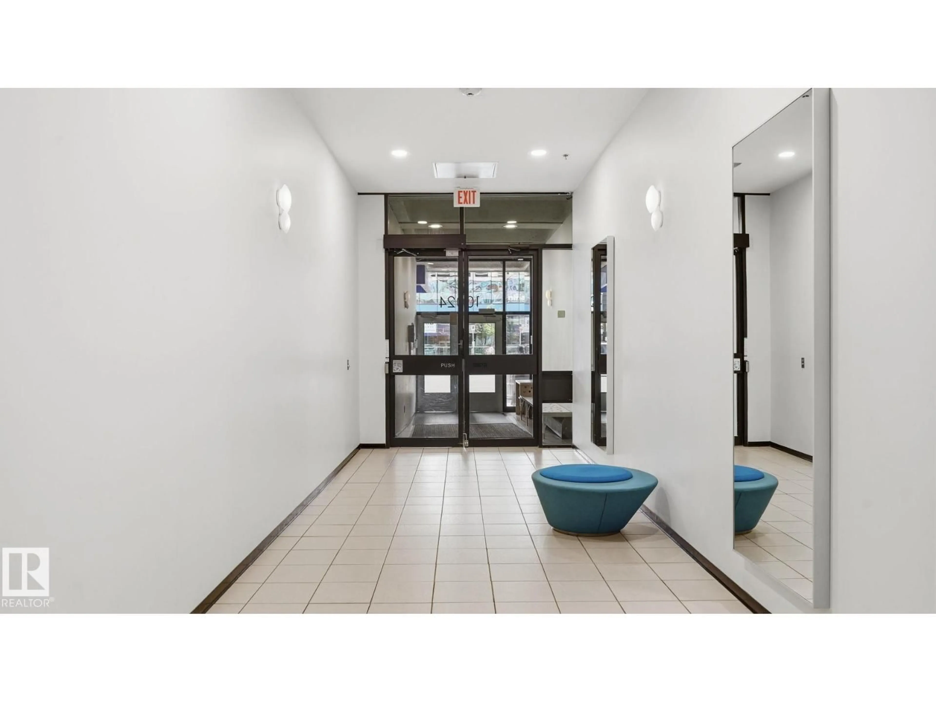 Indoor foyer for 1607 JASPER AV NW, Edmonton Alberta T5J1R9