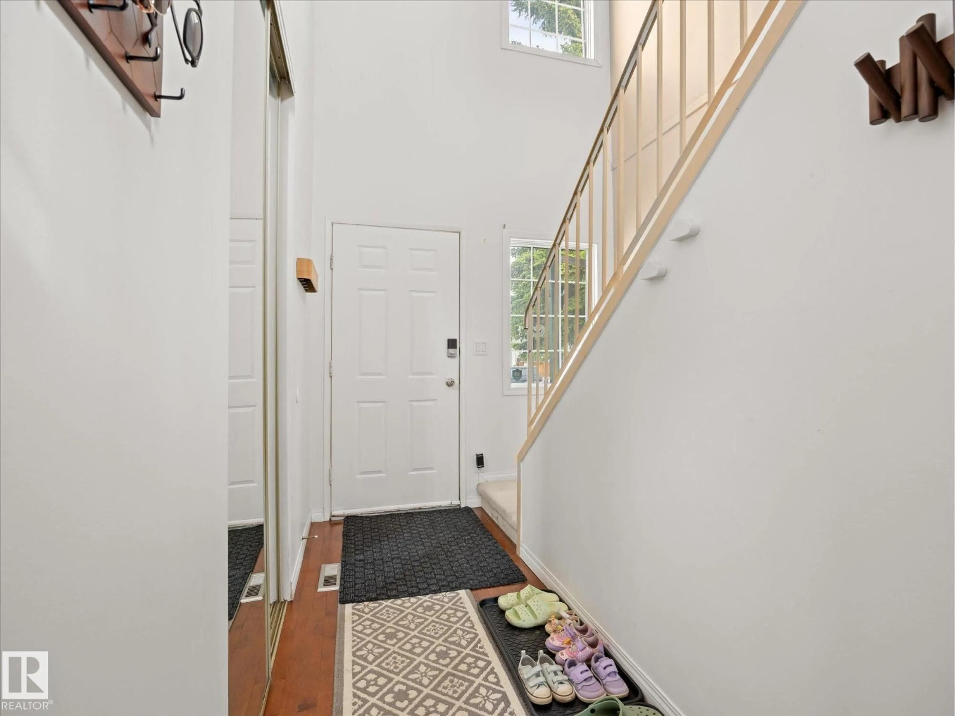 Indoor entryway for NW - 10805 20 AV, Edmonton Alberta T6J5W5