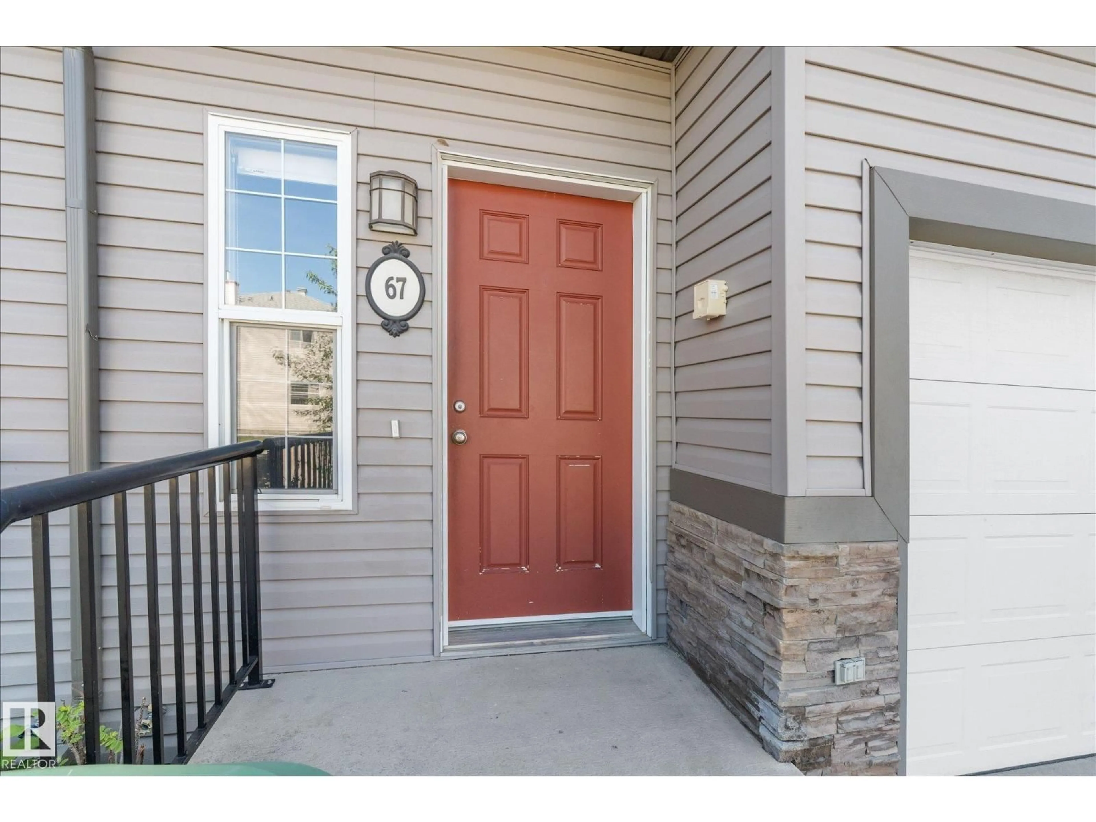 Indoor entryway for 15 - 67 WOODSMERE, Fort Saskatchewan Alberta T8L4S2