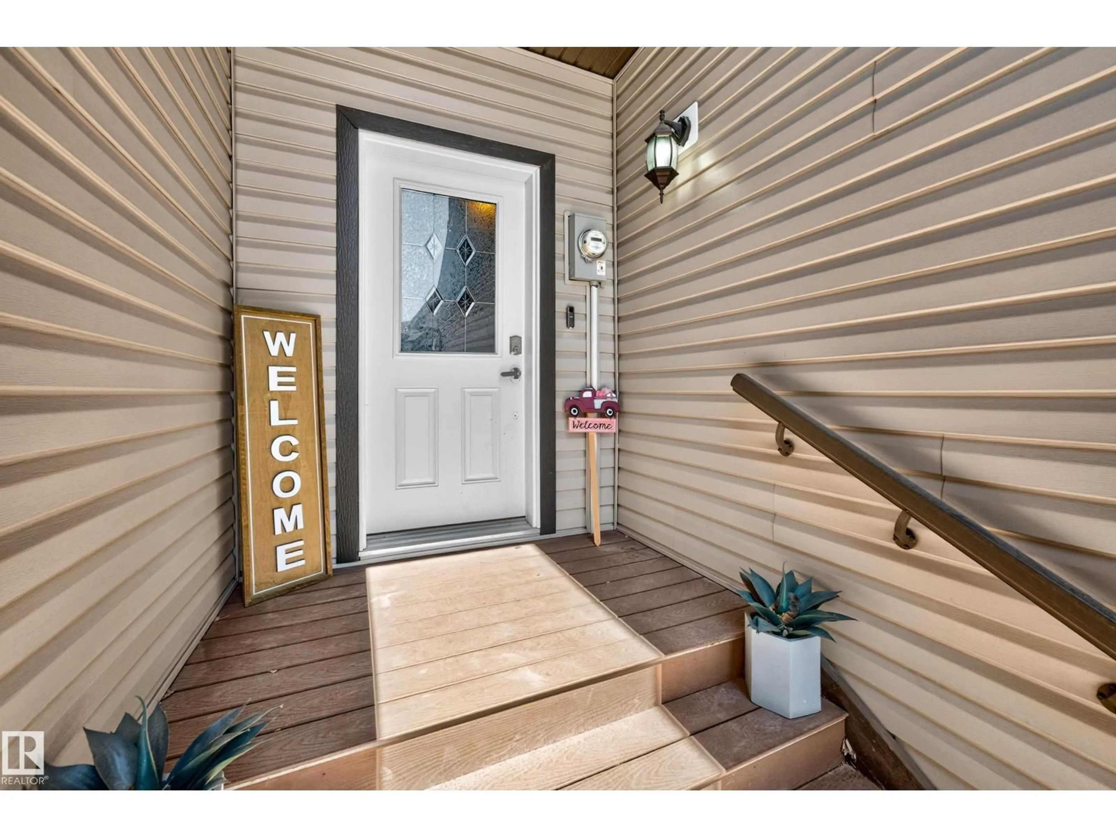 Indoor entryway for 311 GENESIS VI, Stony Plain Alberta T7Z0J6