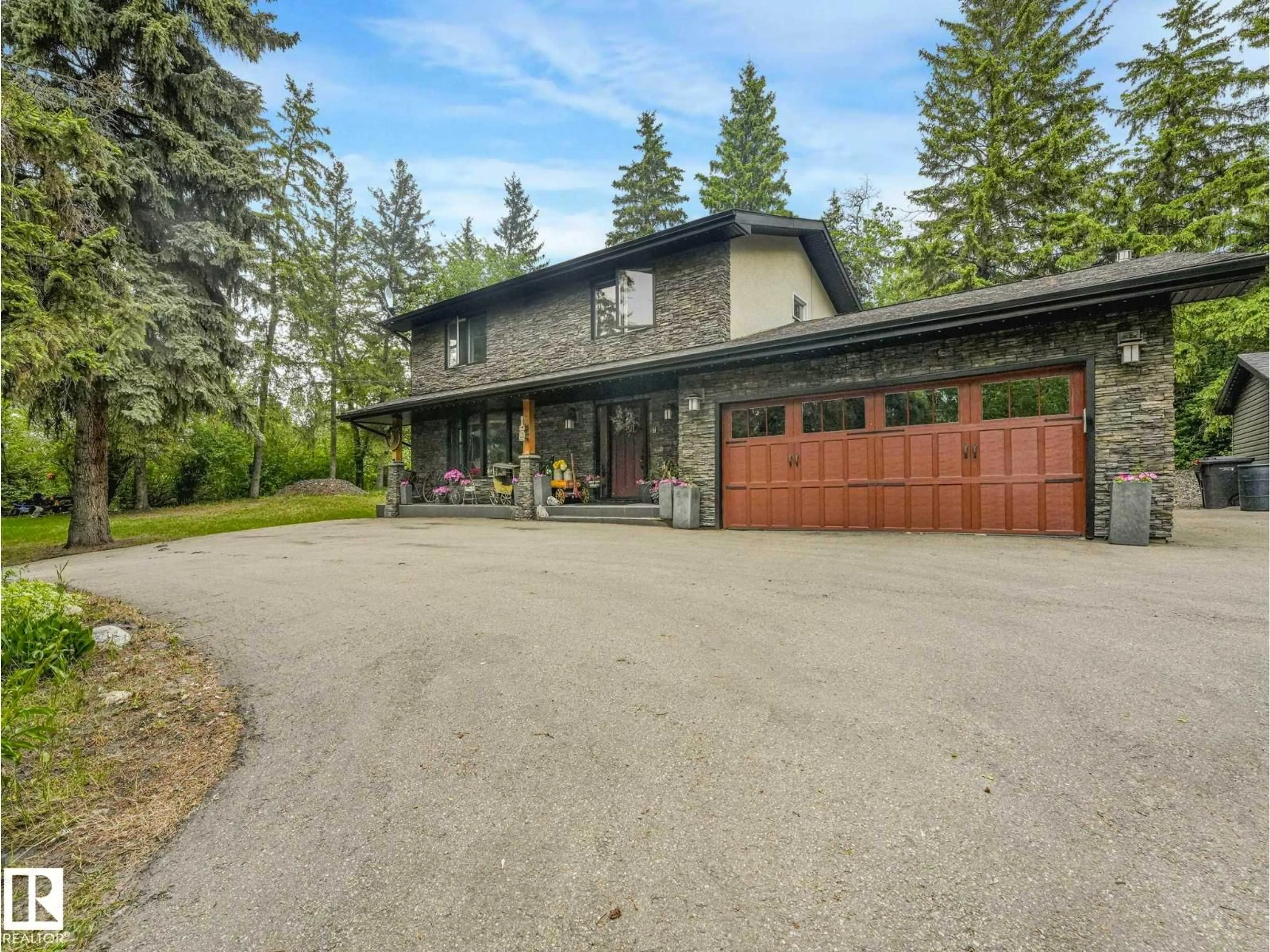A pic from outside/outdoor area/front of a property/back of a property/a pic from drone, unknown for 24512 - 11 STURGEON RD, Rural Sturgeon County Alberta T8N1M9