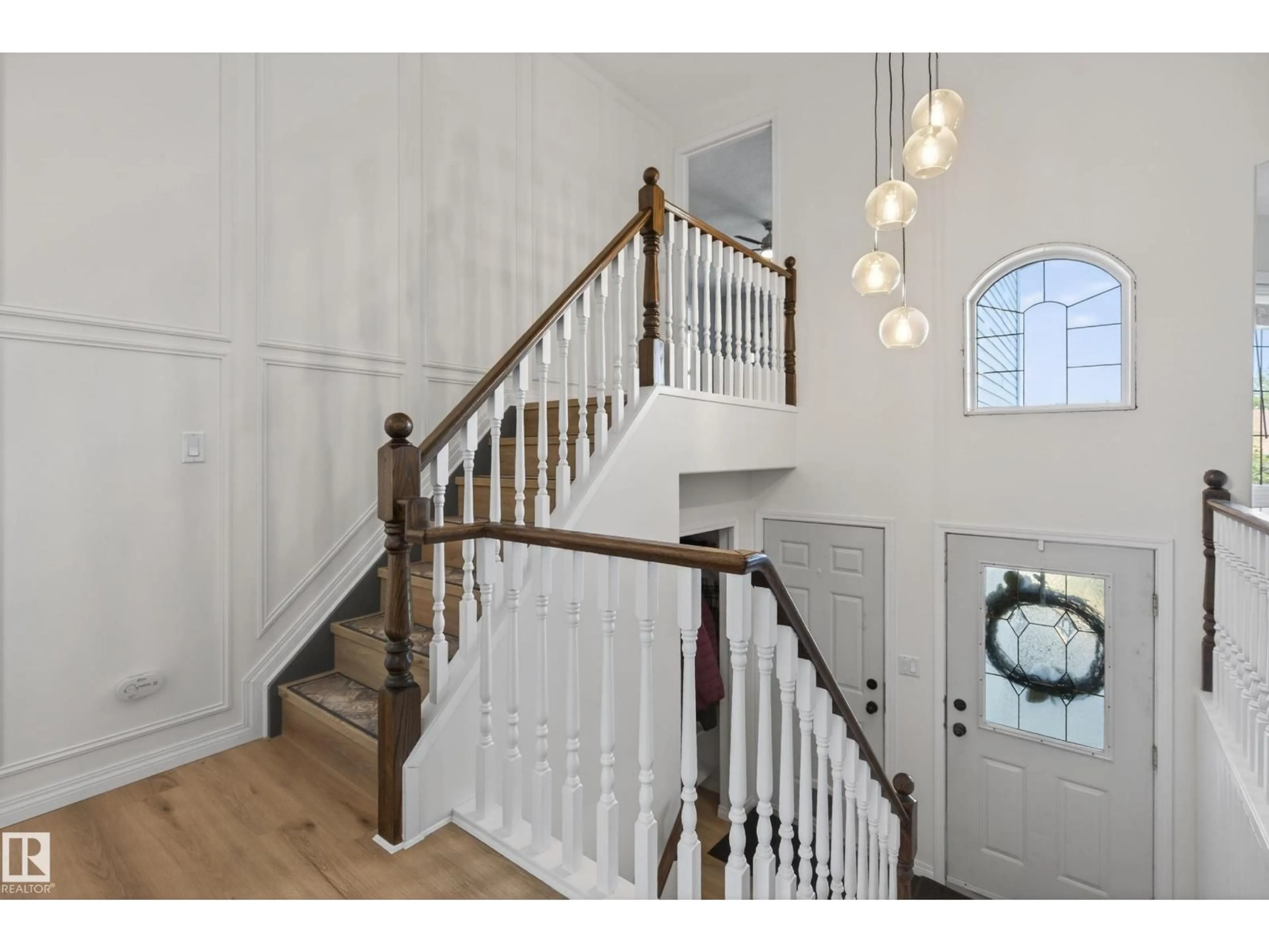 Stairs for 5139 SPORTSVIEW DR, New Sarepta Alberta T0B3M0