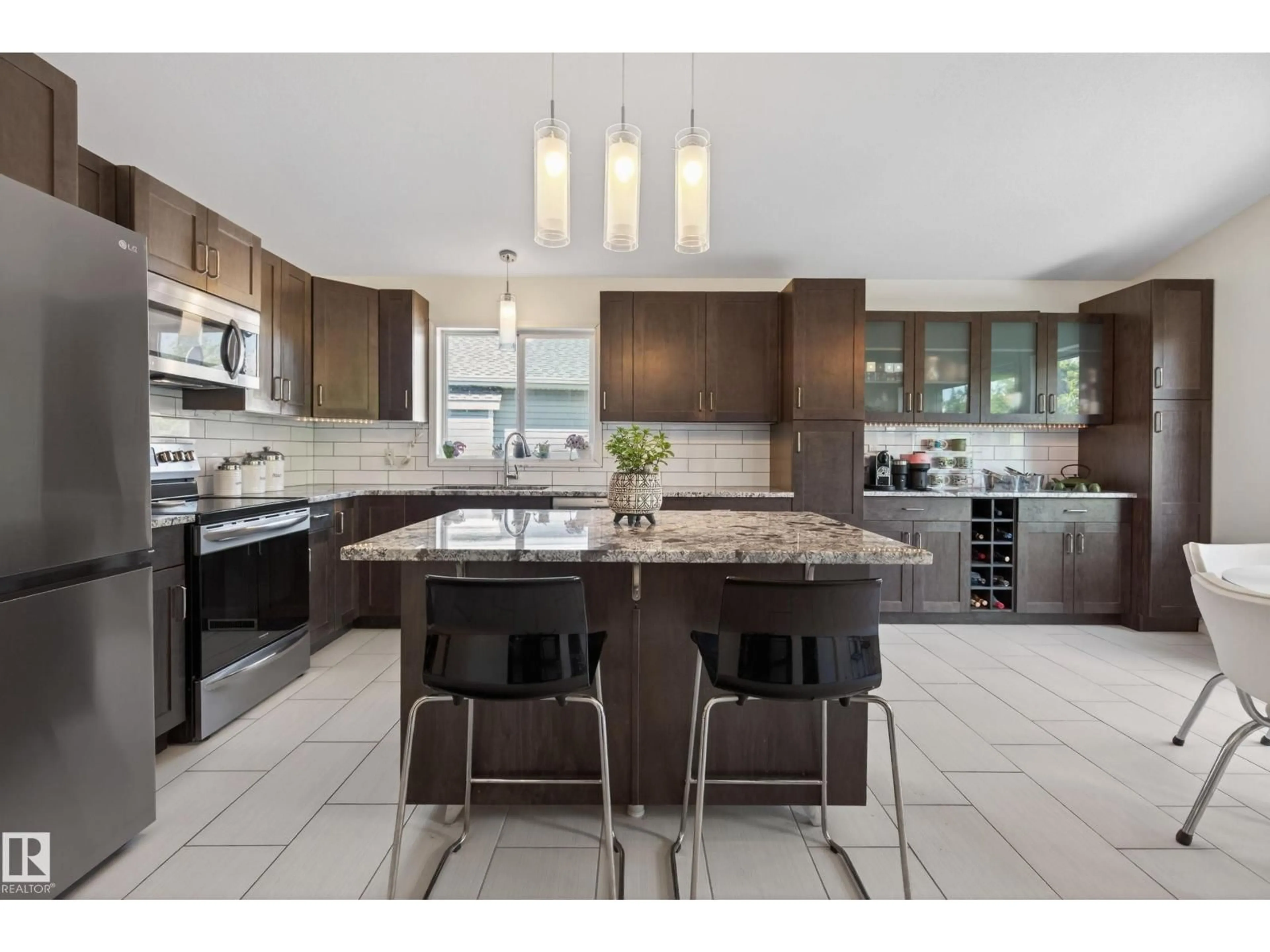 Contemporary kitchen, ceramic/tile floor for 5139 SPORTSVIEW DR, New Sarepta Alberta T0B3M0