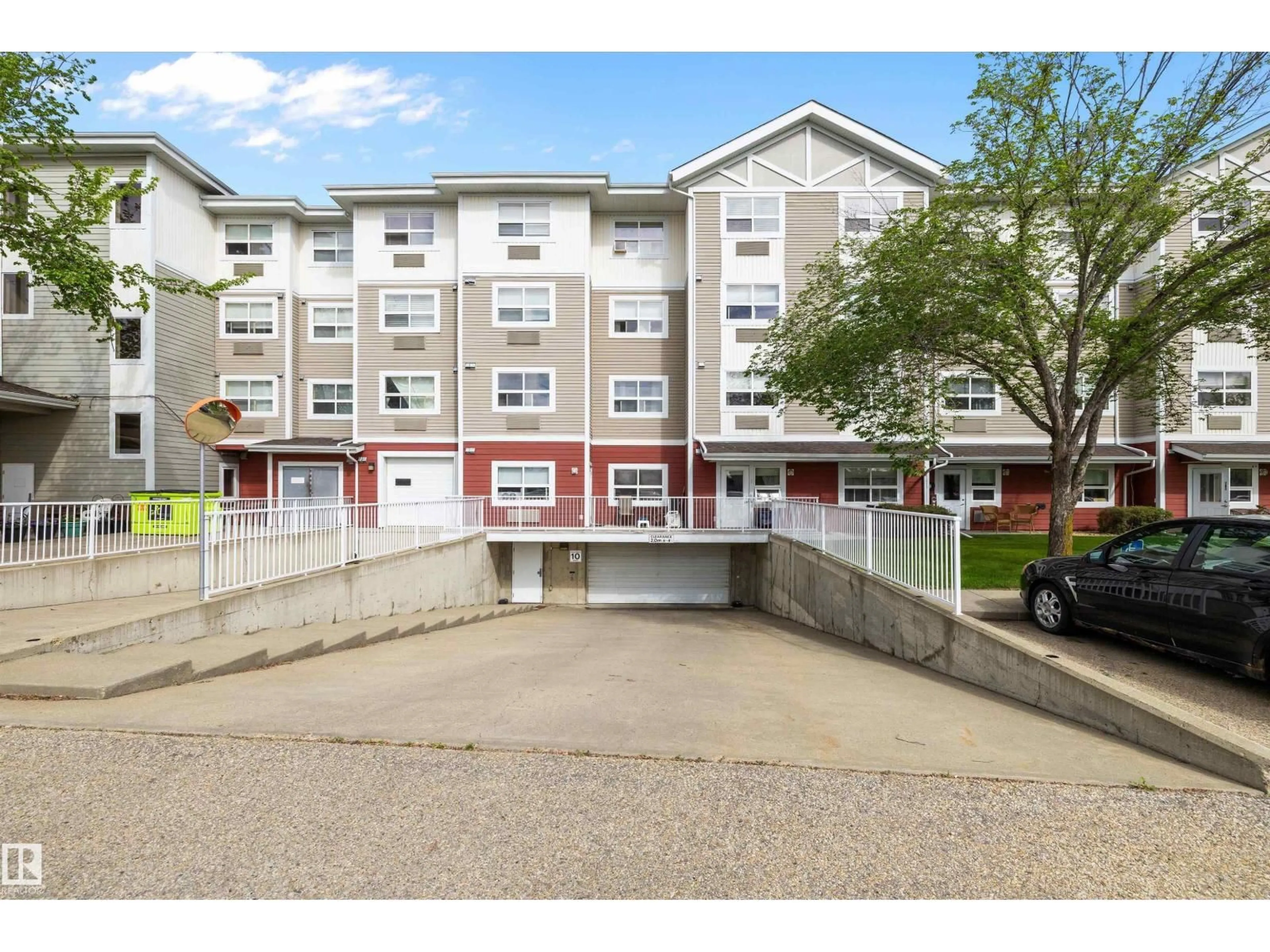 A pic from outside/outdoor area/front of a property/back of a property/a pic from drone, street for 8802 - 434 SOUTHFORT DR, Fort Saskatchewan Alberta T8L4R6