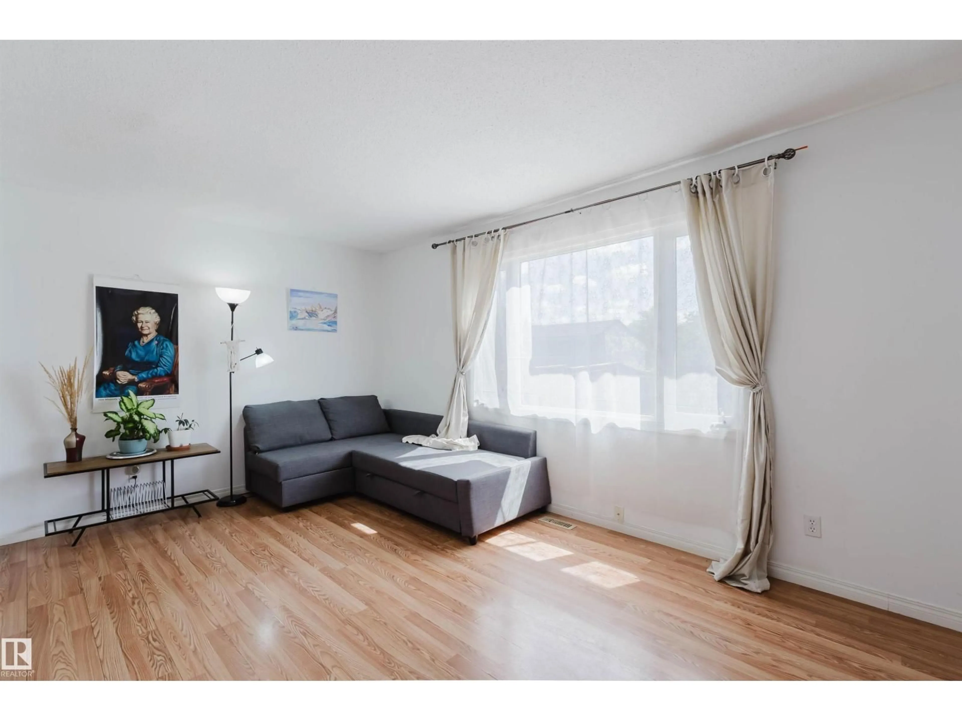 A pic of a room for #4 - 14310 80 ST, Edmonton Alberta T5C1L6