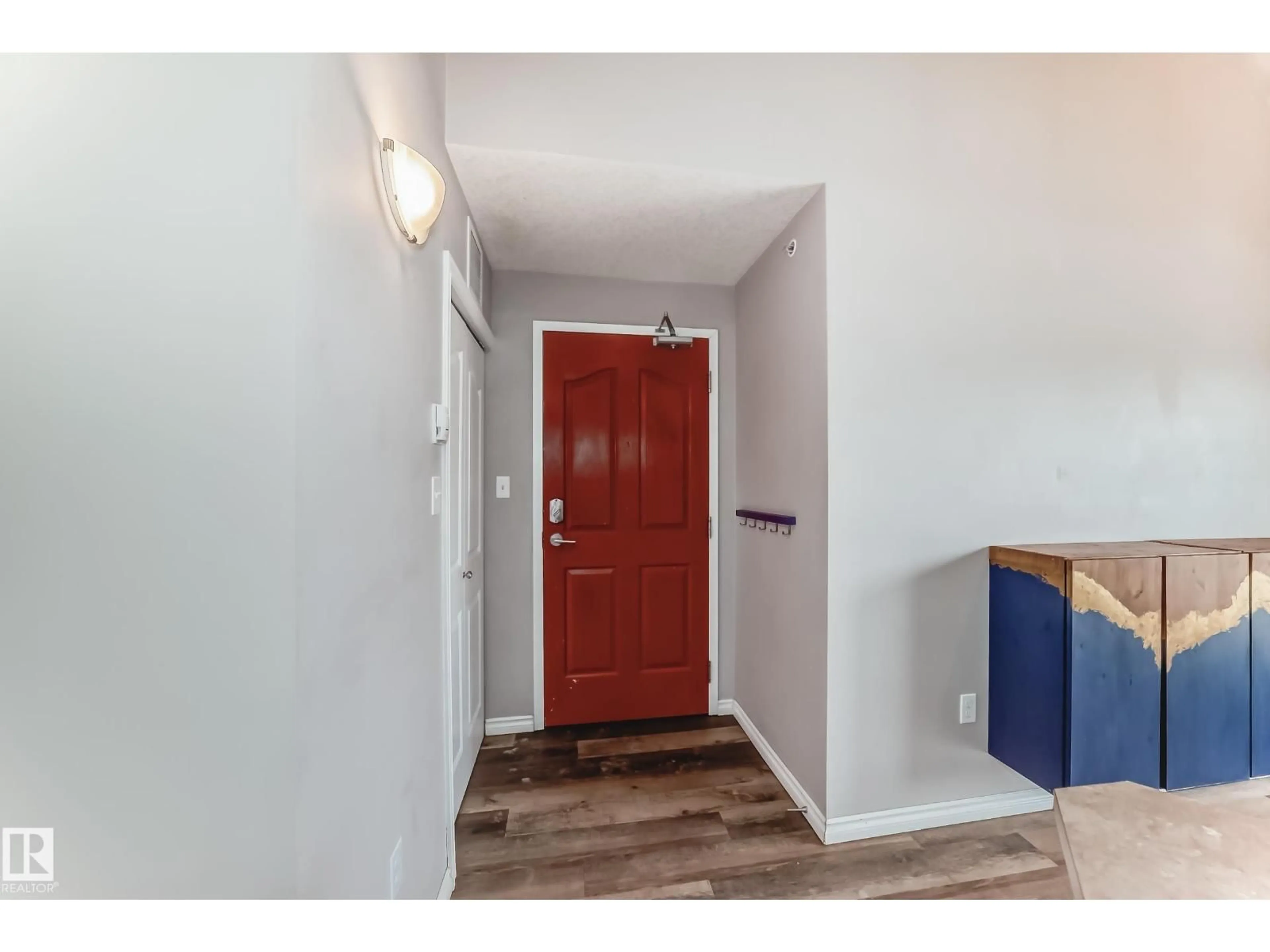 Indoor entryway for #401 - 10710 116 ST, Edmonton Alberta T5N3A5