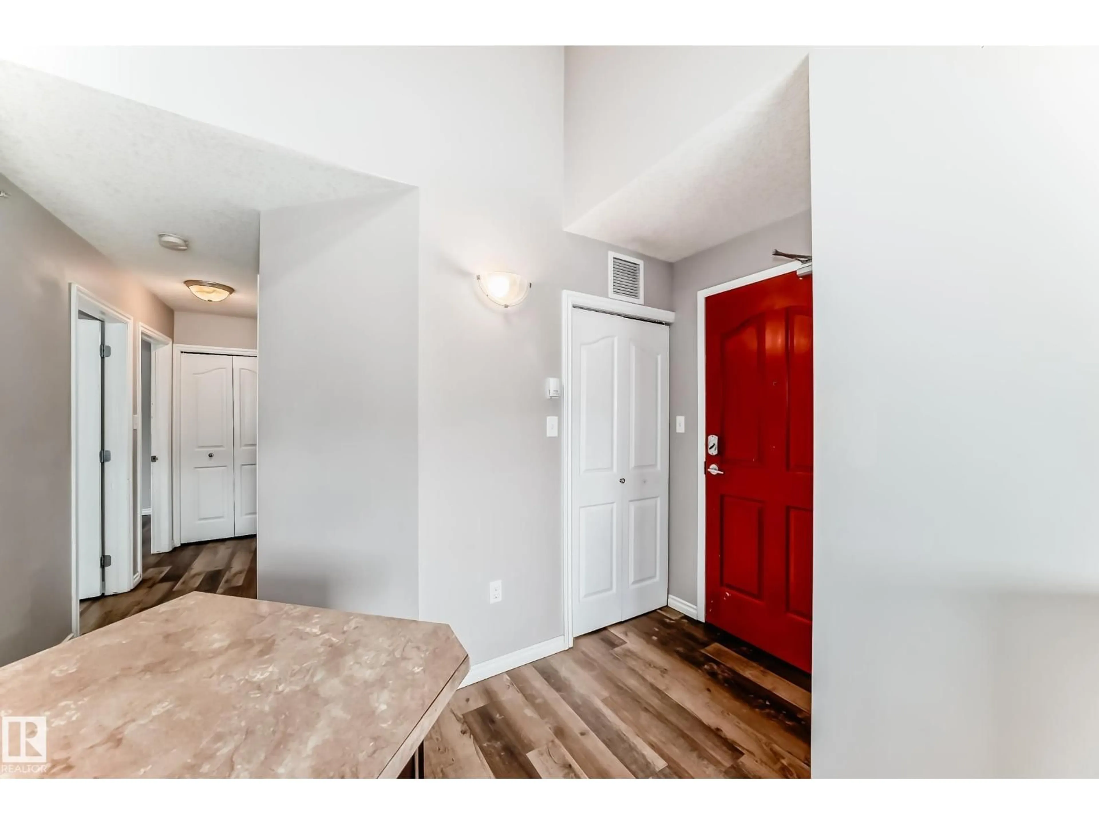 Indoor entryway for #401 - 10710 116 ST, Edmonton Alberta T5N3A5