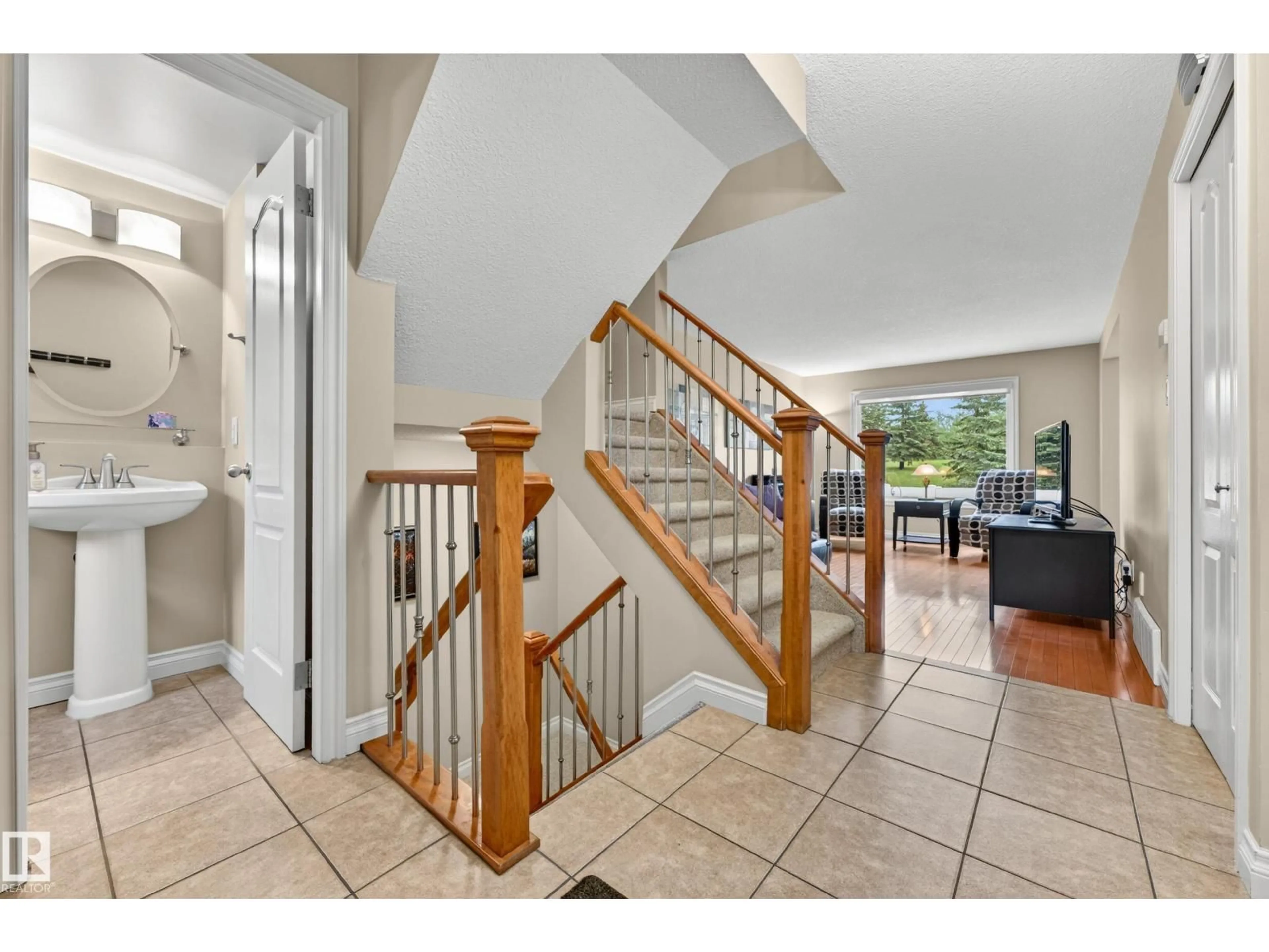 Indoor foyer for 6 GREAT OAKS, Sherwood Park Alberta T8A0V8